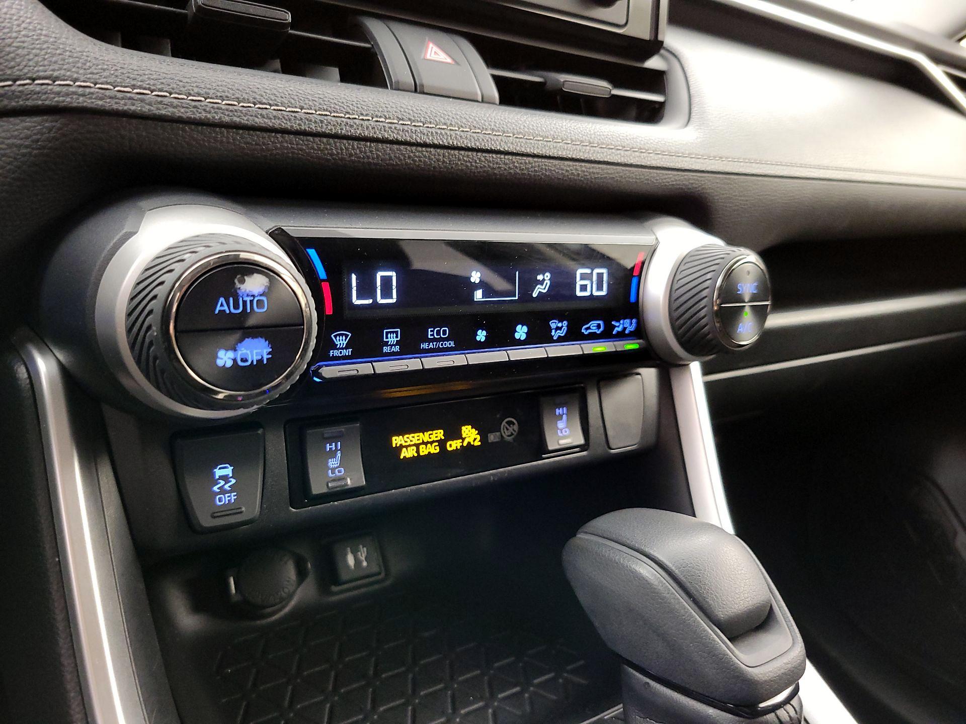 Thumbnail: 2019 Toyota RAV4 - 16