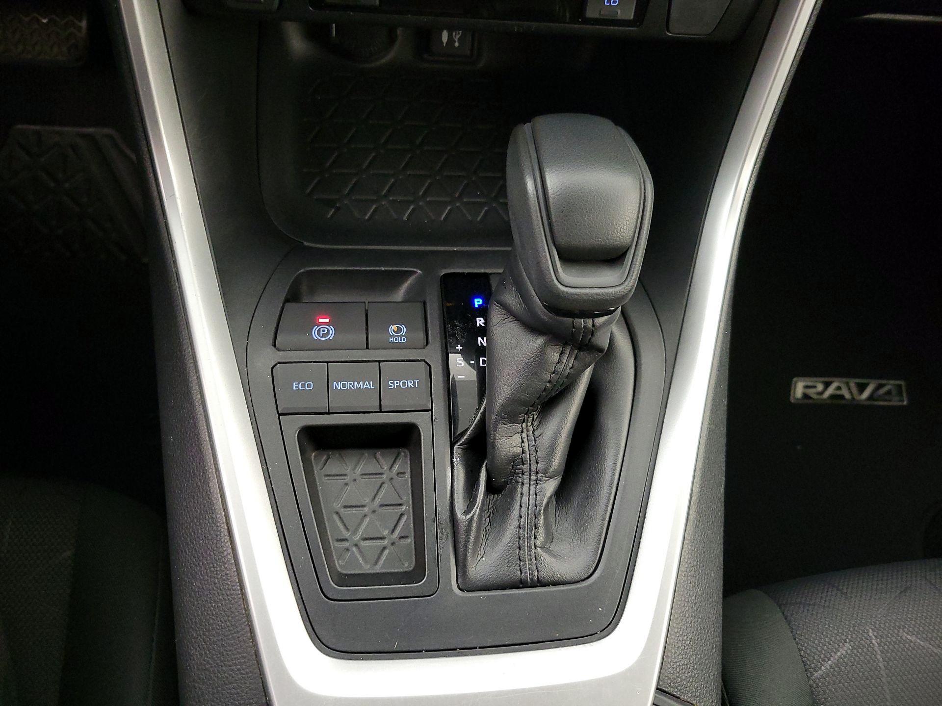 Thumbnail: 2019 Toyota RAV4 - 17