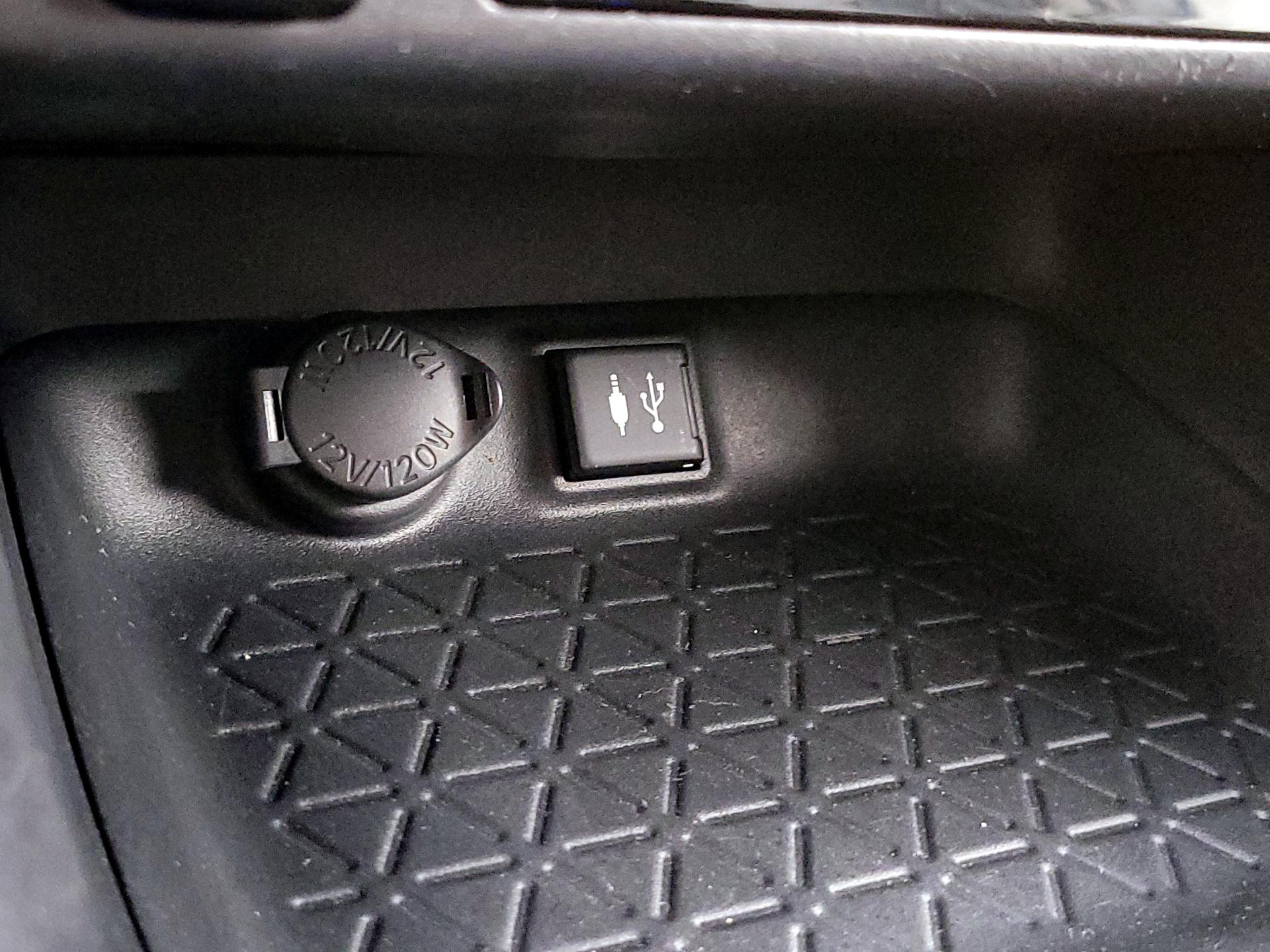 Thumbnail: 2019 Toyota RAV4 - 18