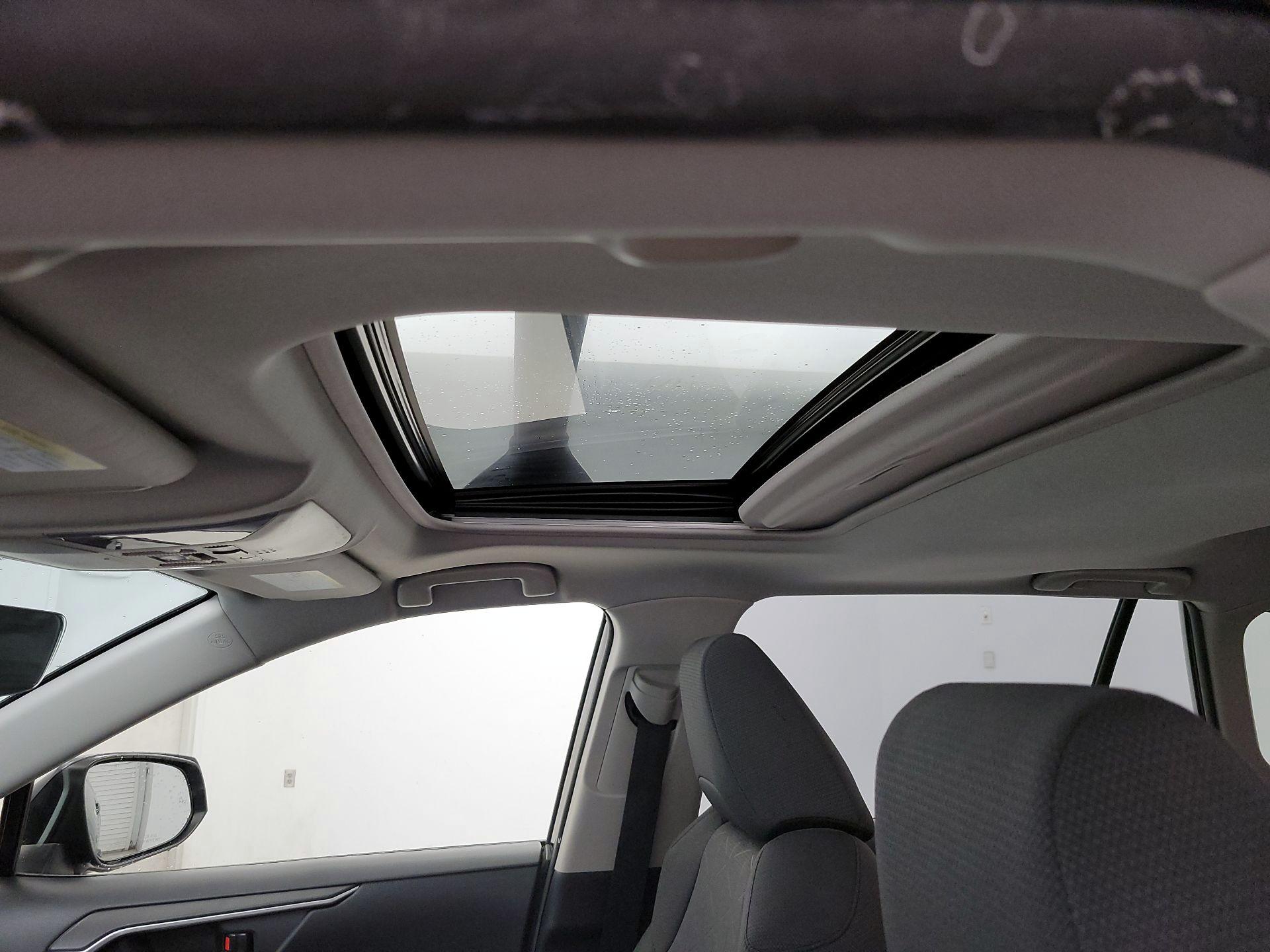 Thumbnail: 2019 Toyota RAV4 - 19