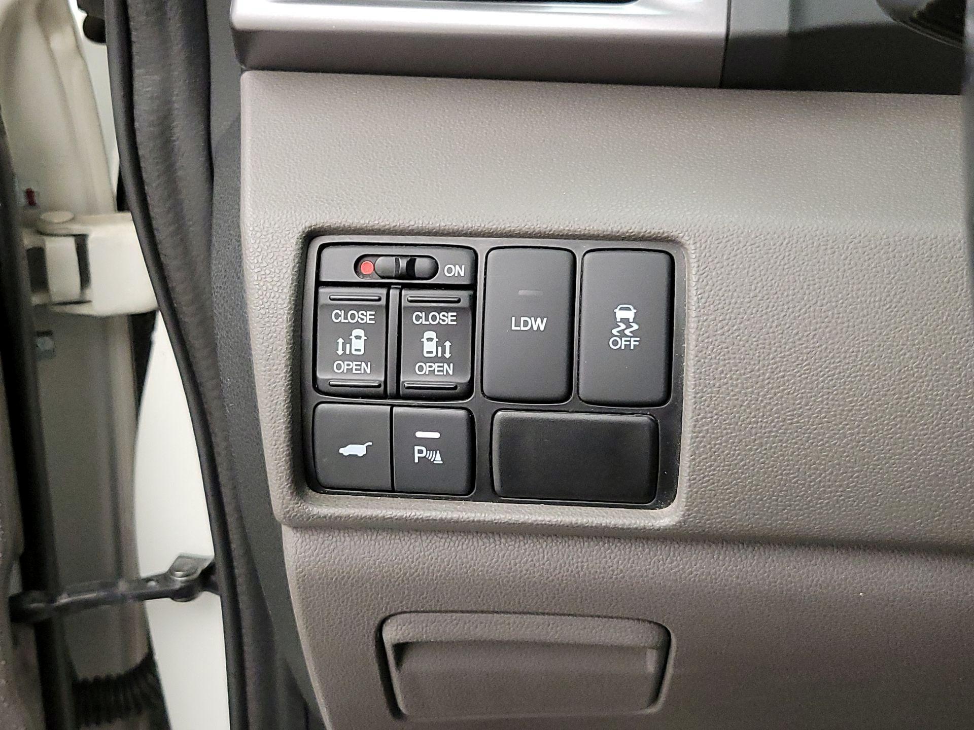 Thumbnail: 2014 Honda Odyssey - 13