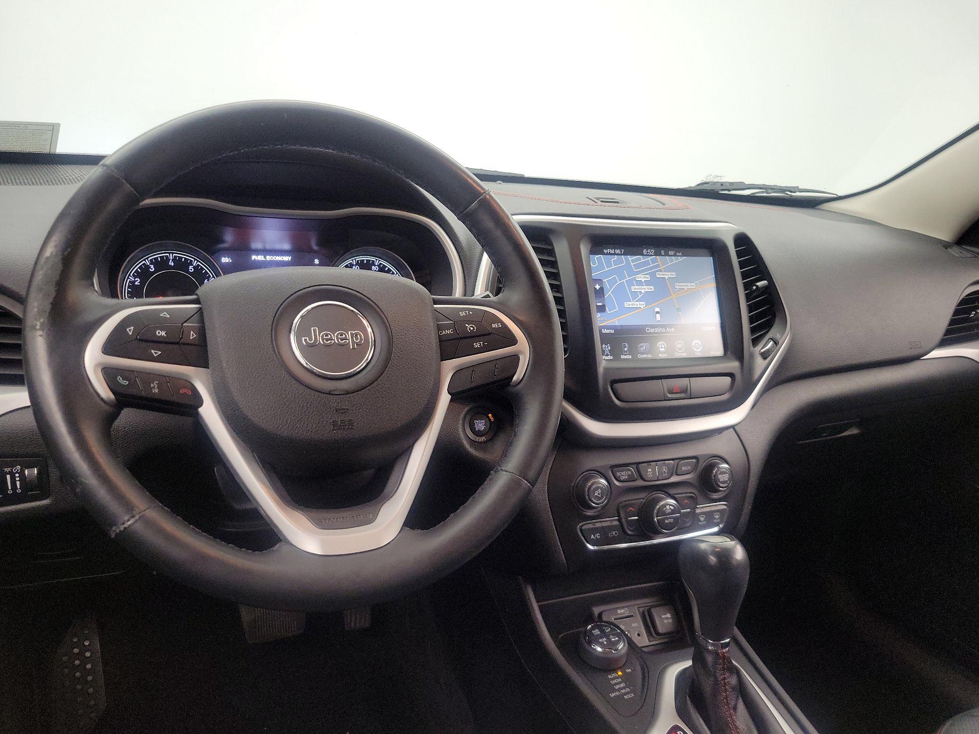 Thumbnail: 2015 Jeep Cherokee - 9