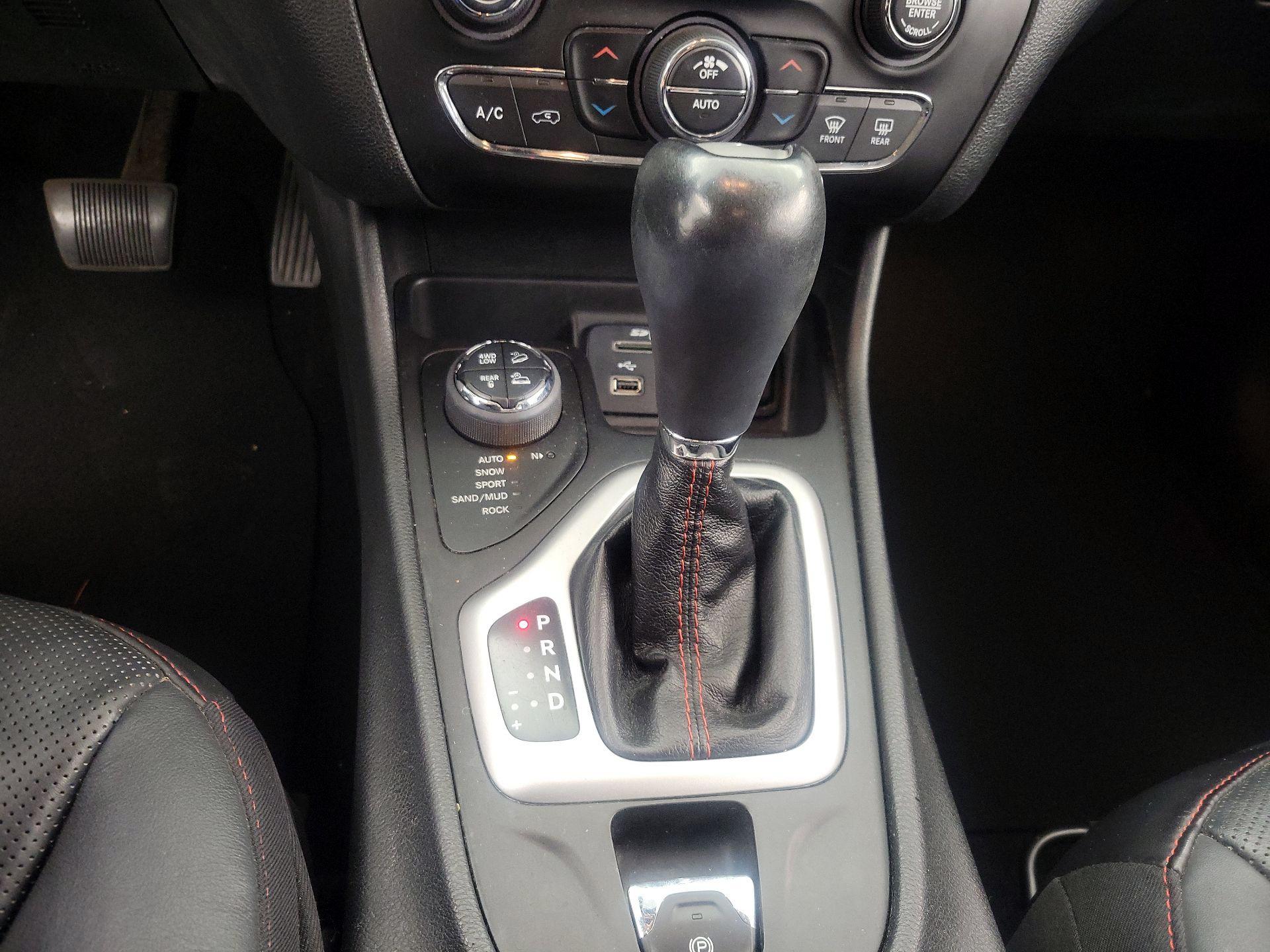 Thumbnail: 2015 Jeep Cherokee - 18
