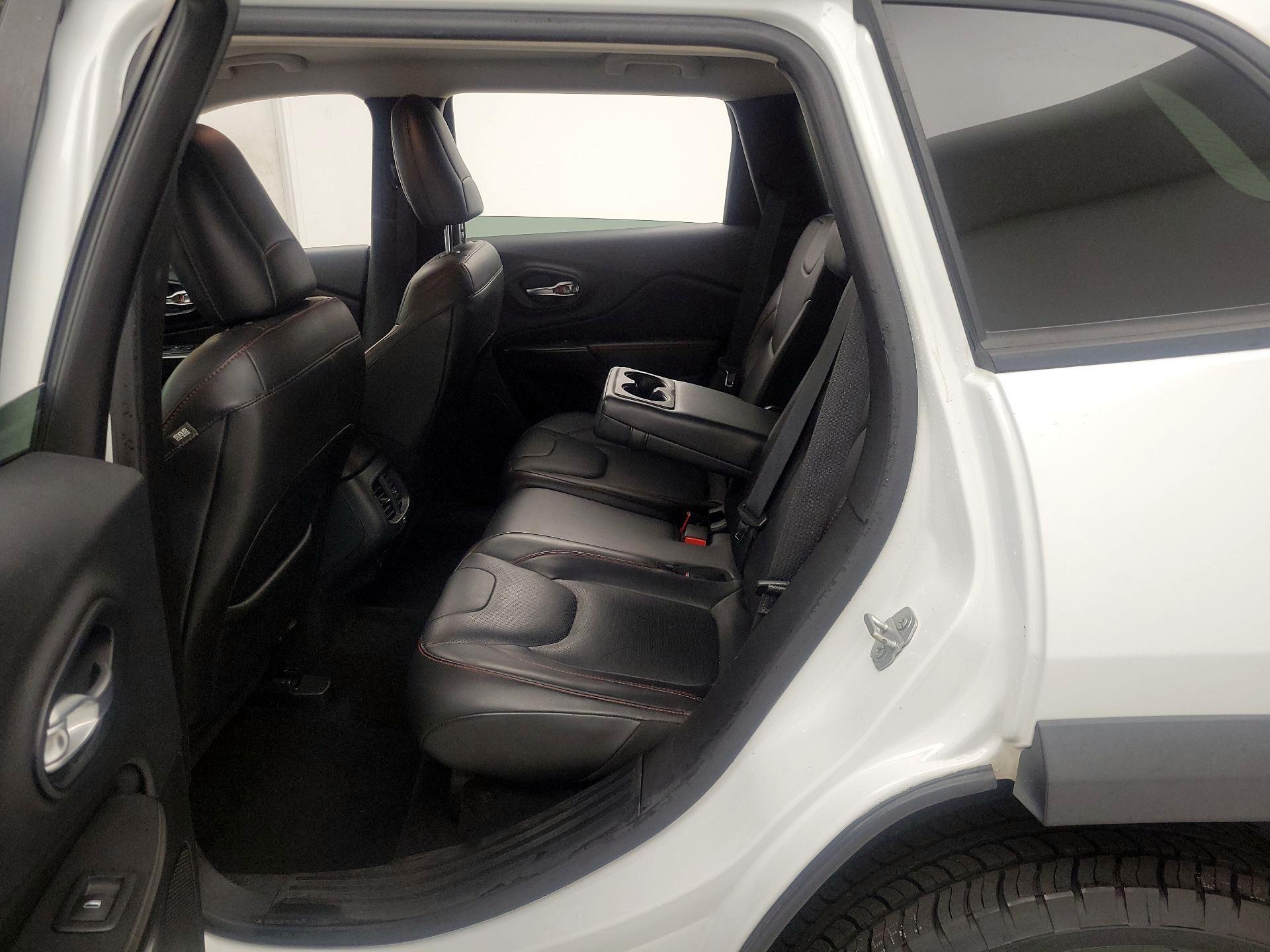 Thumbnail: 2015 Jeep Cherokee - 20