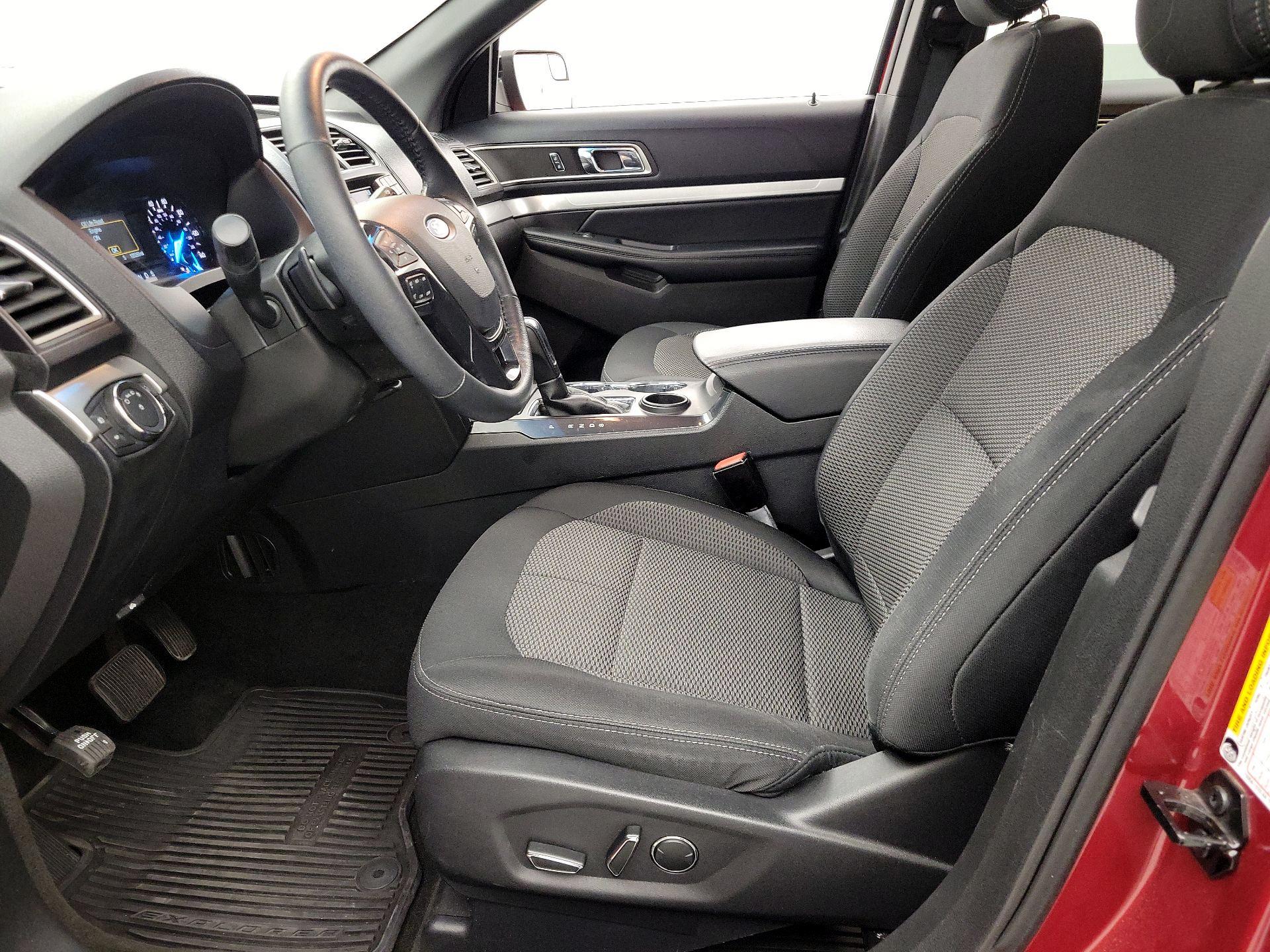Thumbnail: 2016 Ford Explorer - 11