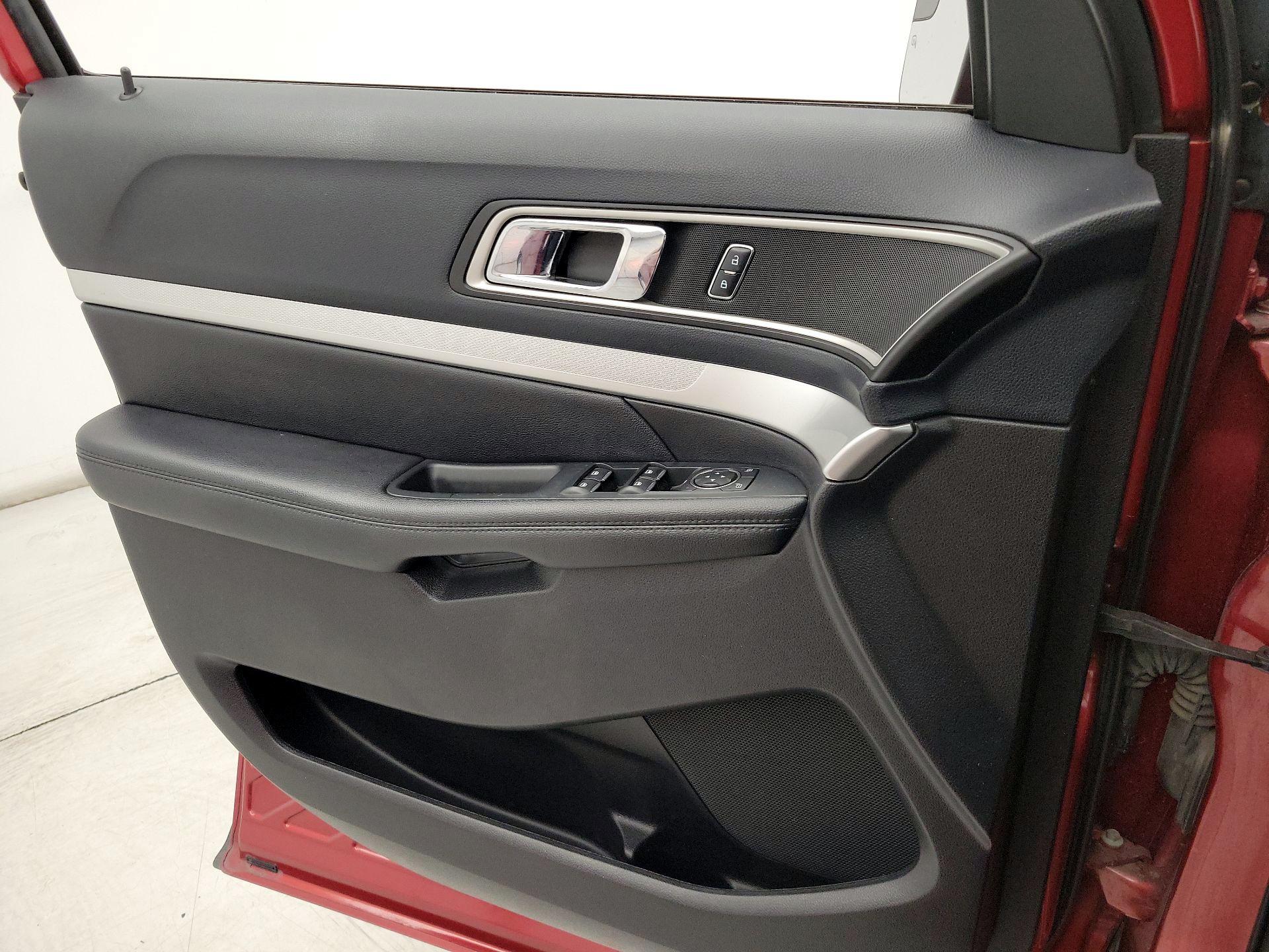 Thumbnail: 2016 Ford Explorer - 12