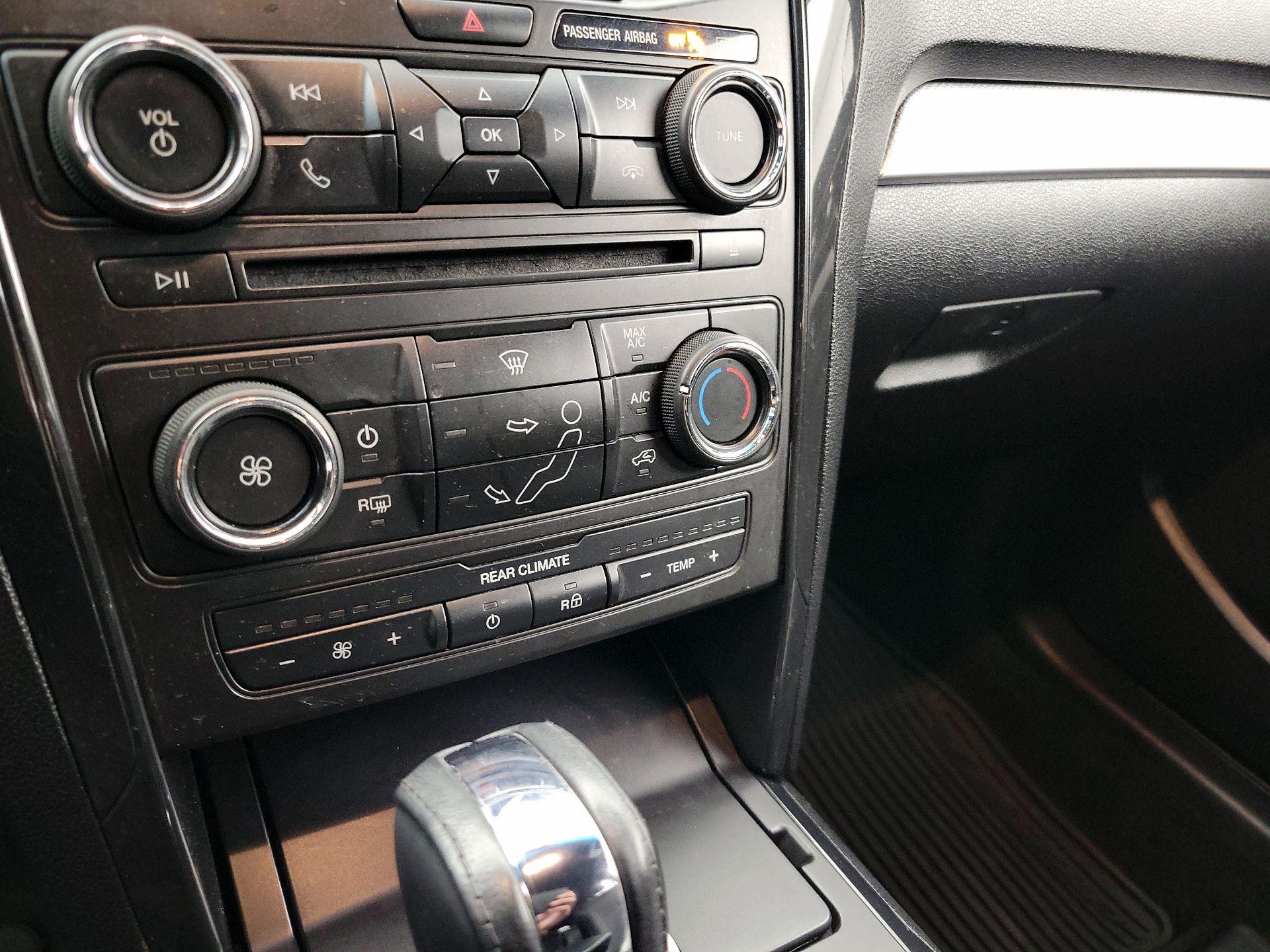 Thumbnail: 2016 Ford Explorer - 16