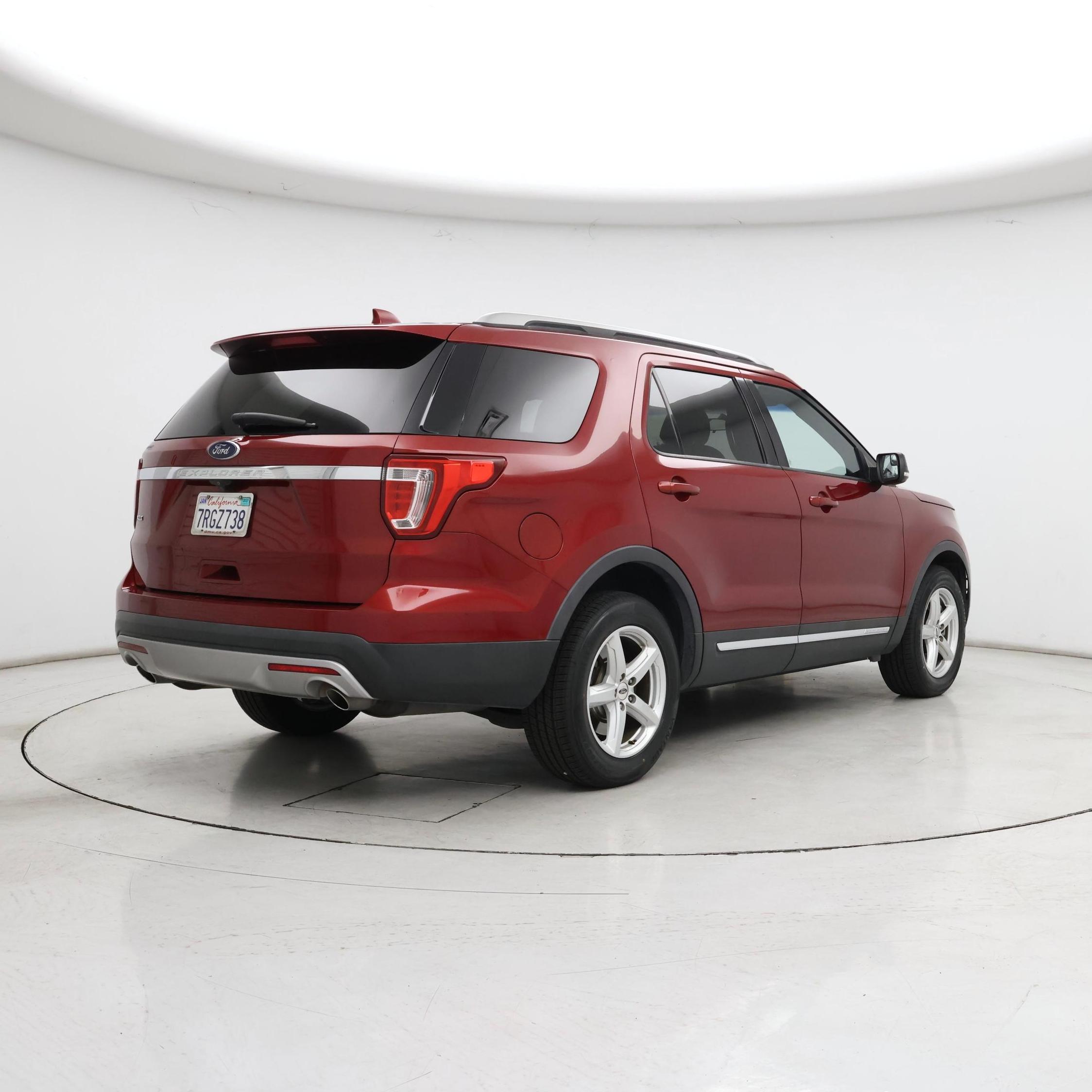 Thumbnail: 2016 Ford Explorer - 8