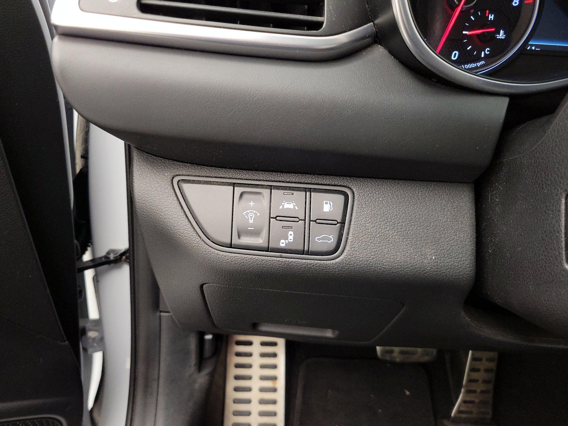 Thumbnail: 2019 Genesis G70 - 13