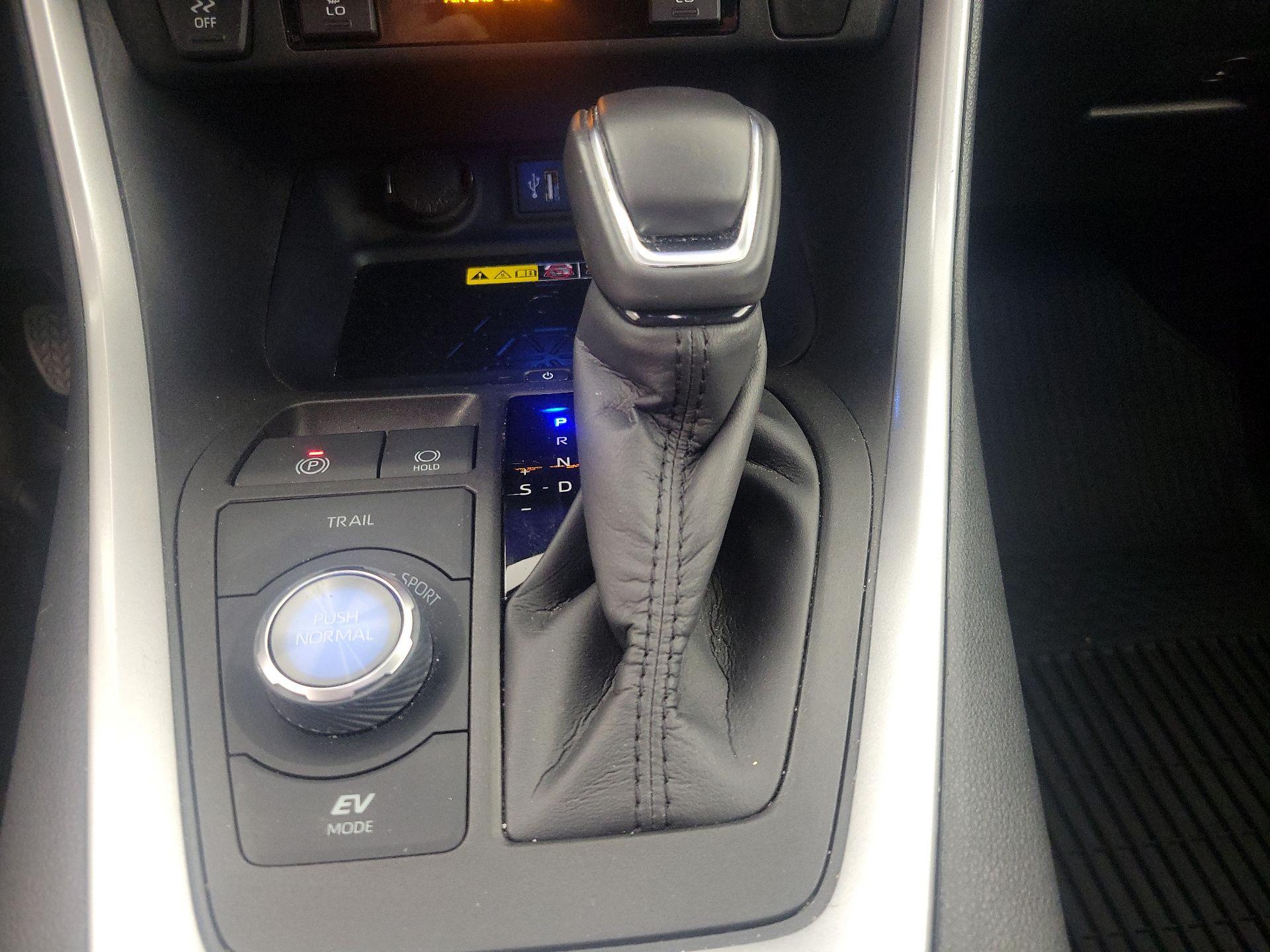 Thumbnail: 2023 Toyota RAV4 - 17