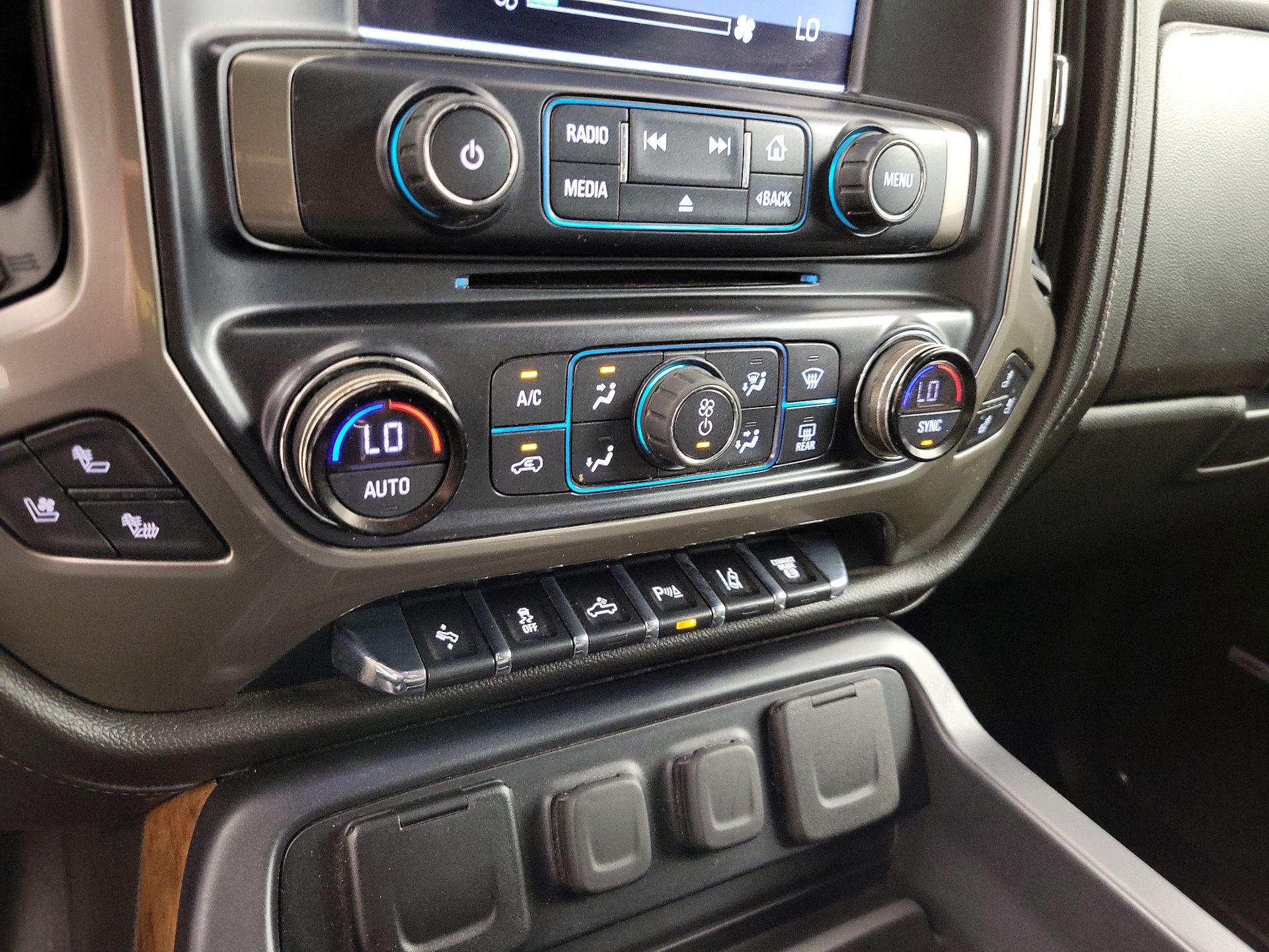 Thumbnail: 2019 Chevrolet Silverado 3500 - 17