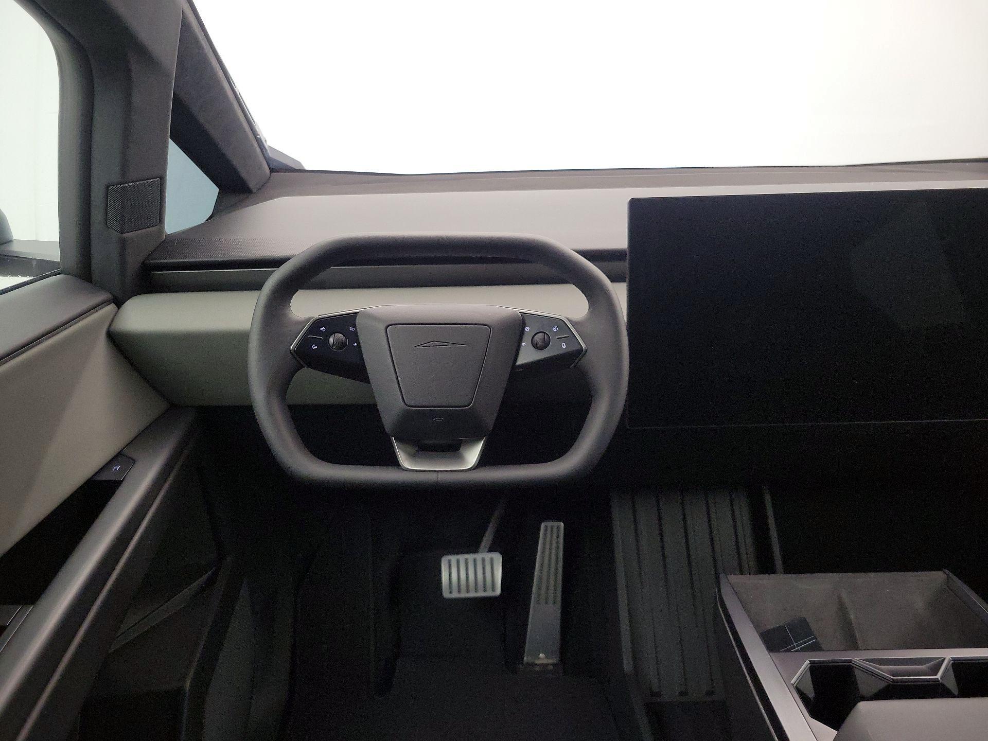 Thumbnail: 2025 Tesla Cybertruck - 10