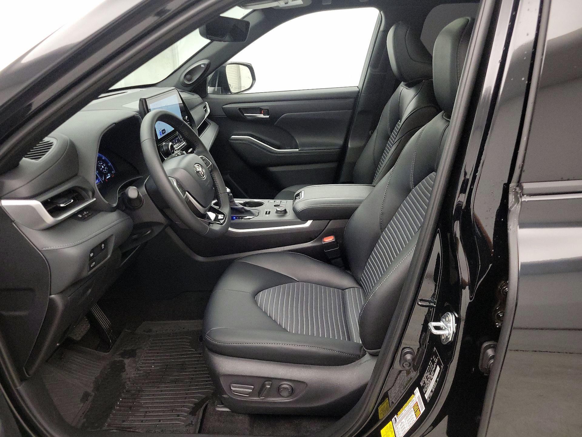 Thumbnail: 2026 Toyota Highlander - 11