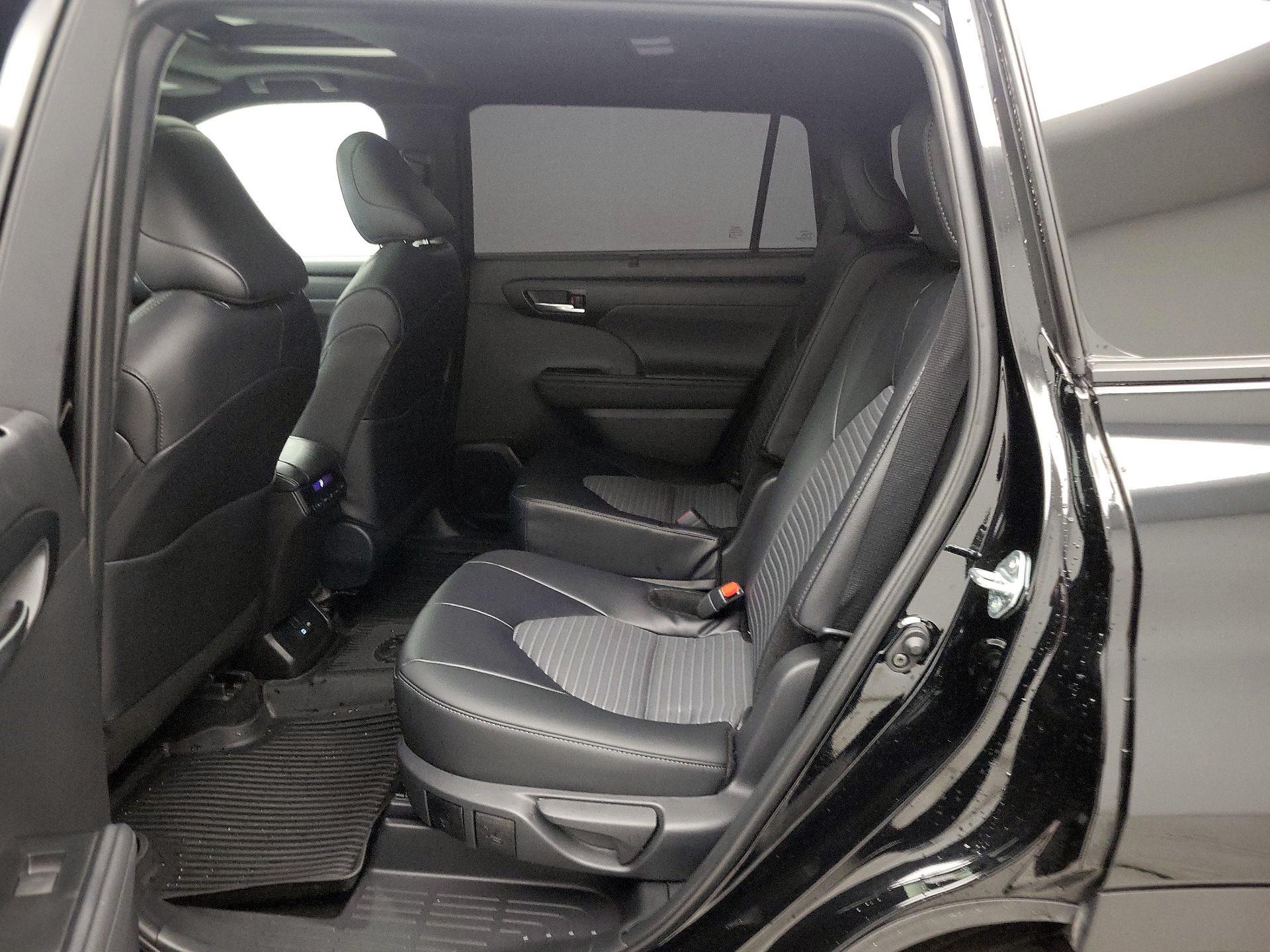 Thumbnail: 2026 Toyota Highlander - 20