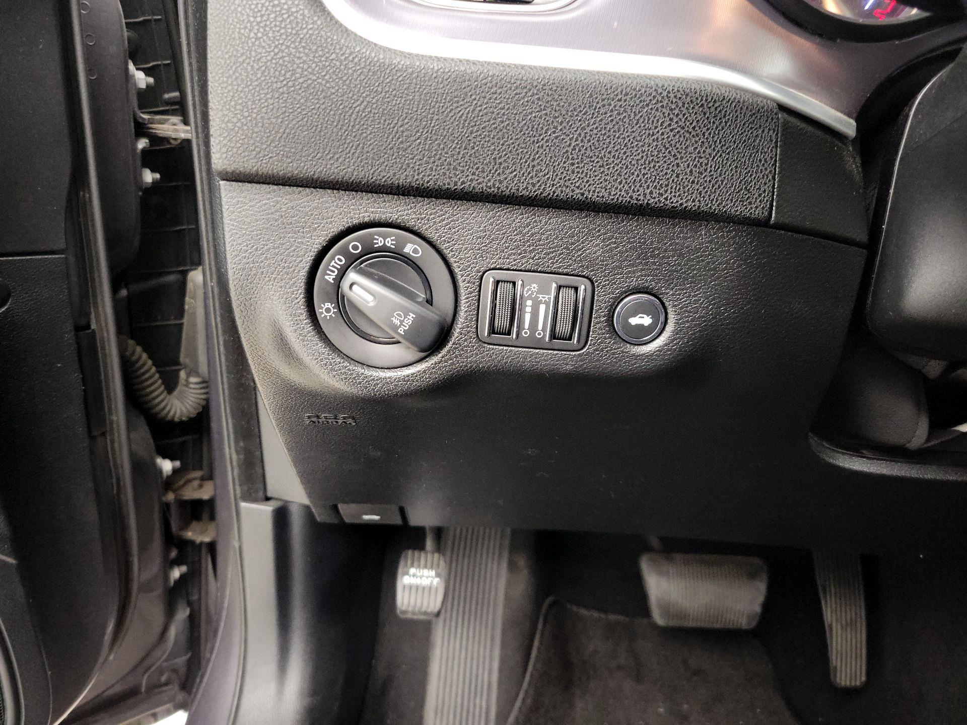 Thumbnail: 2019 Dodge Charger - 13