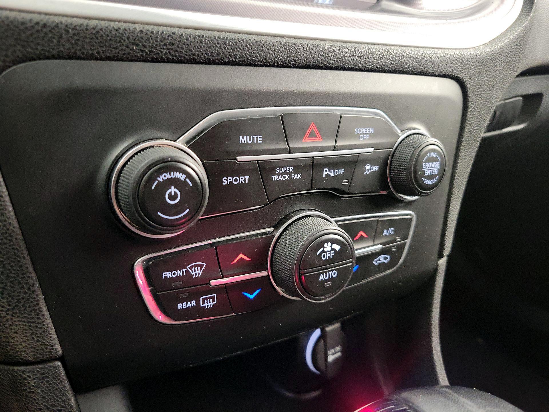 Thumbnail: 2019 Dodge Charger - 16