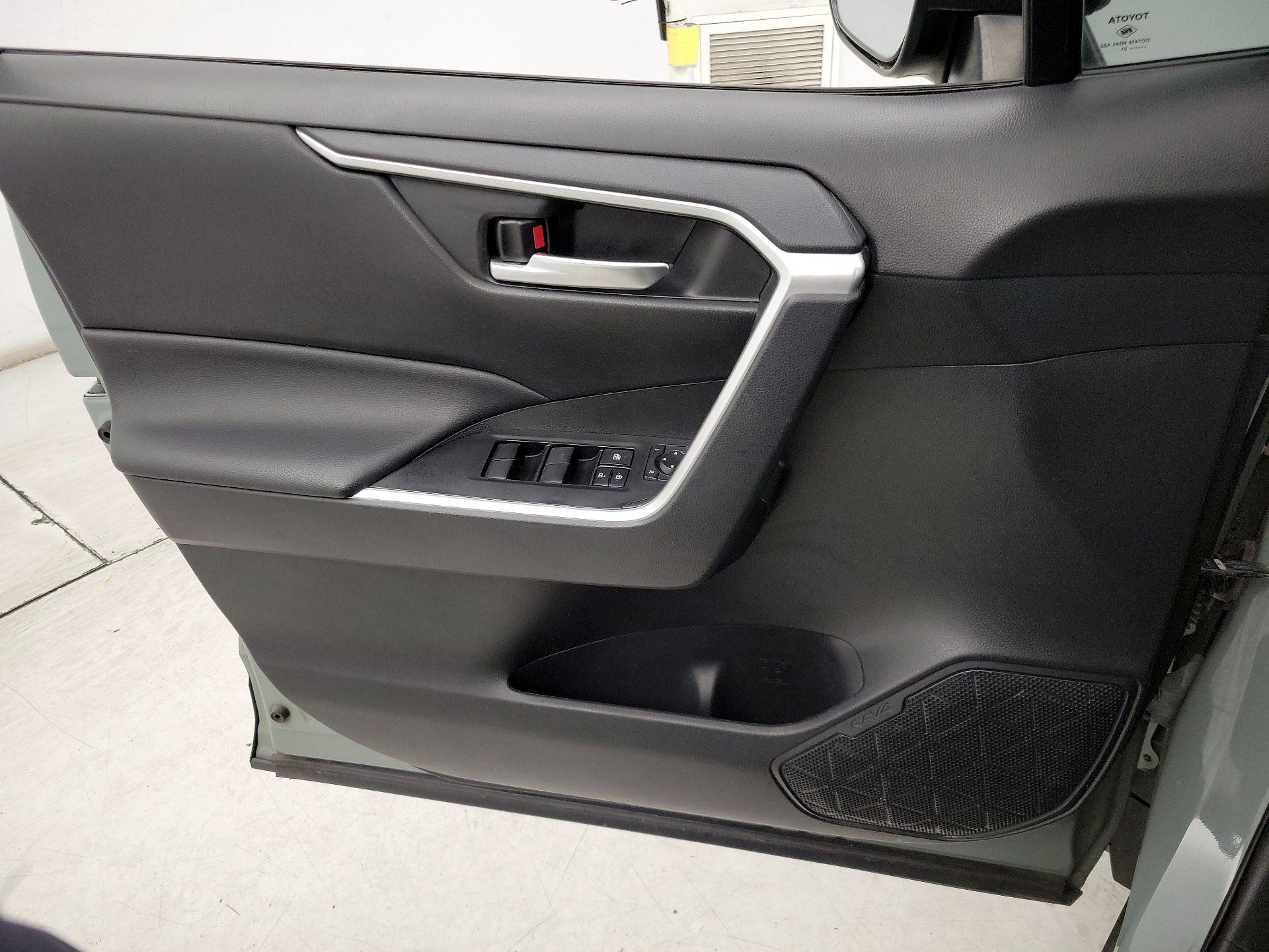 Thumbnail: 2021 Toyota RAV4 - 12