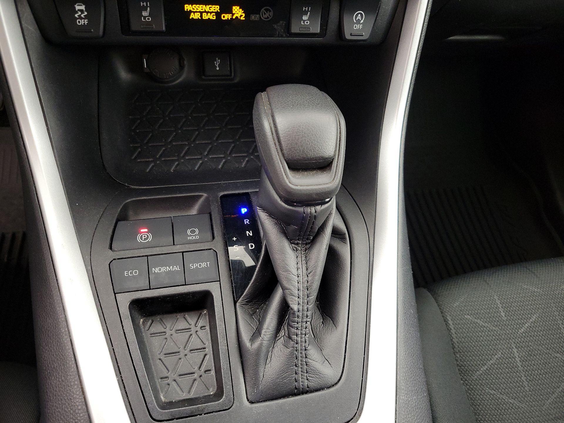 Thumbnail: 2021 Toyota RAV4 - 17