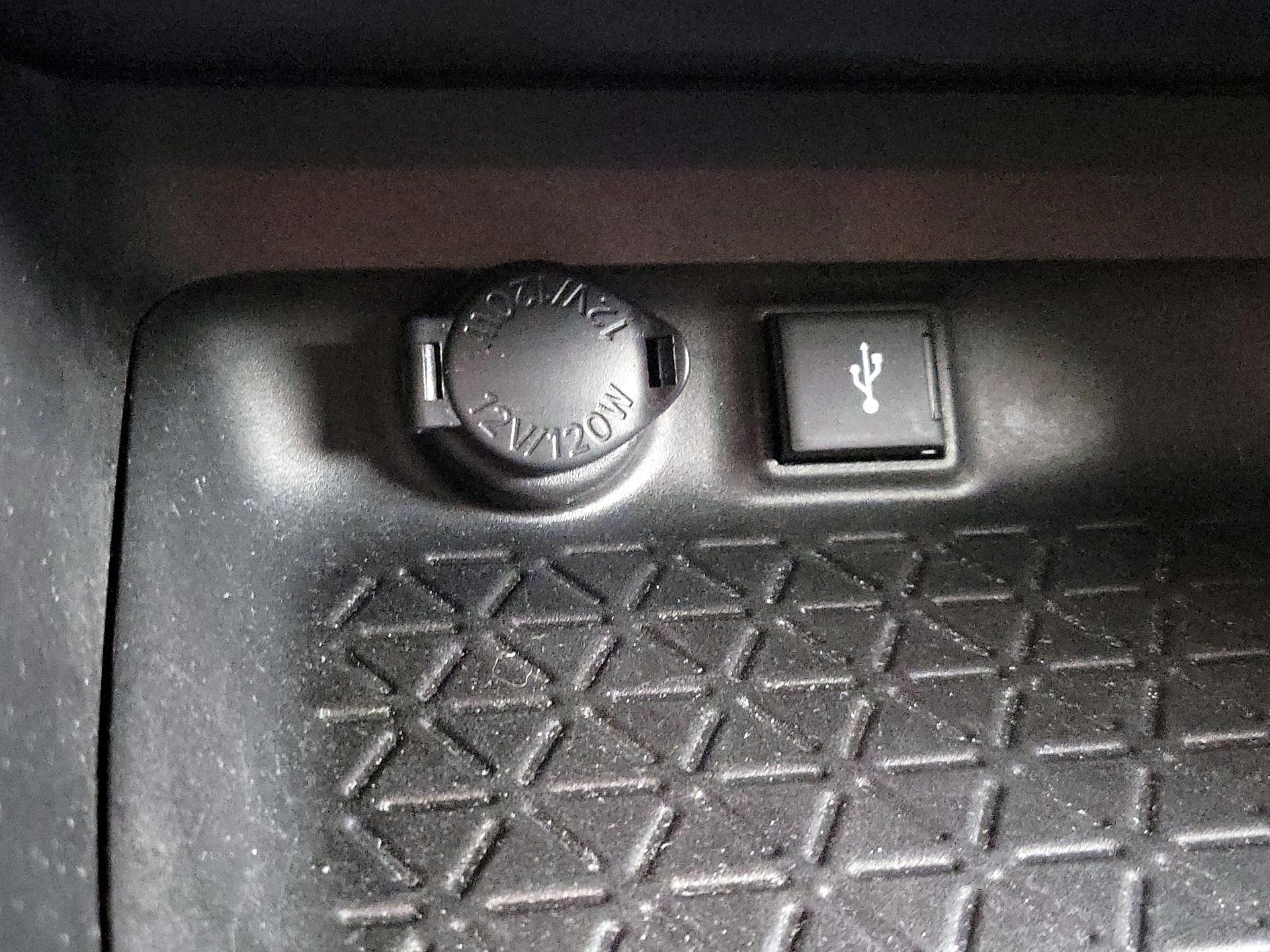 Thumbnail: 2021 Toyota RAV4 - 18