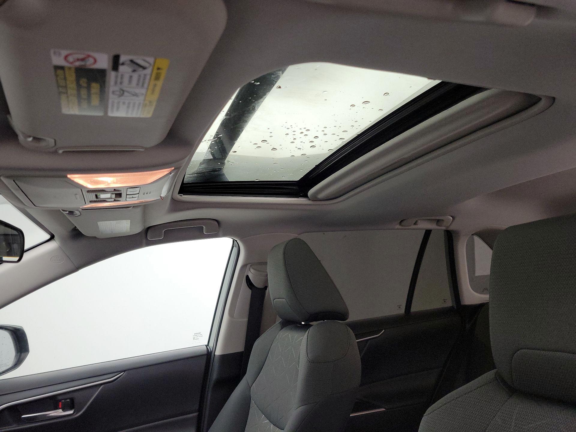 Thumbnail: 2021 Toyota RAV4 - 19