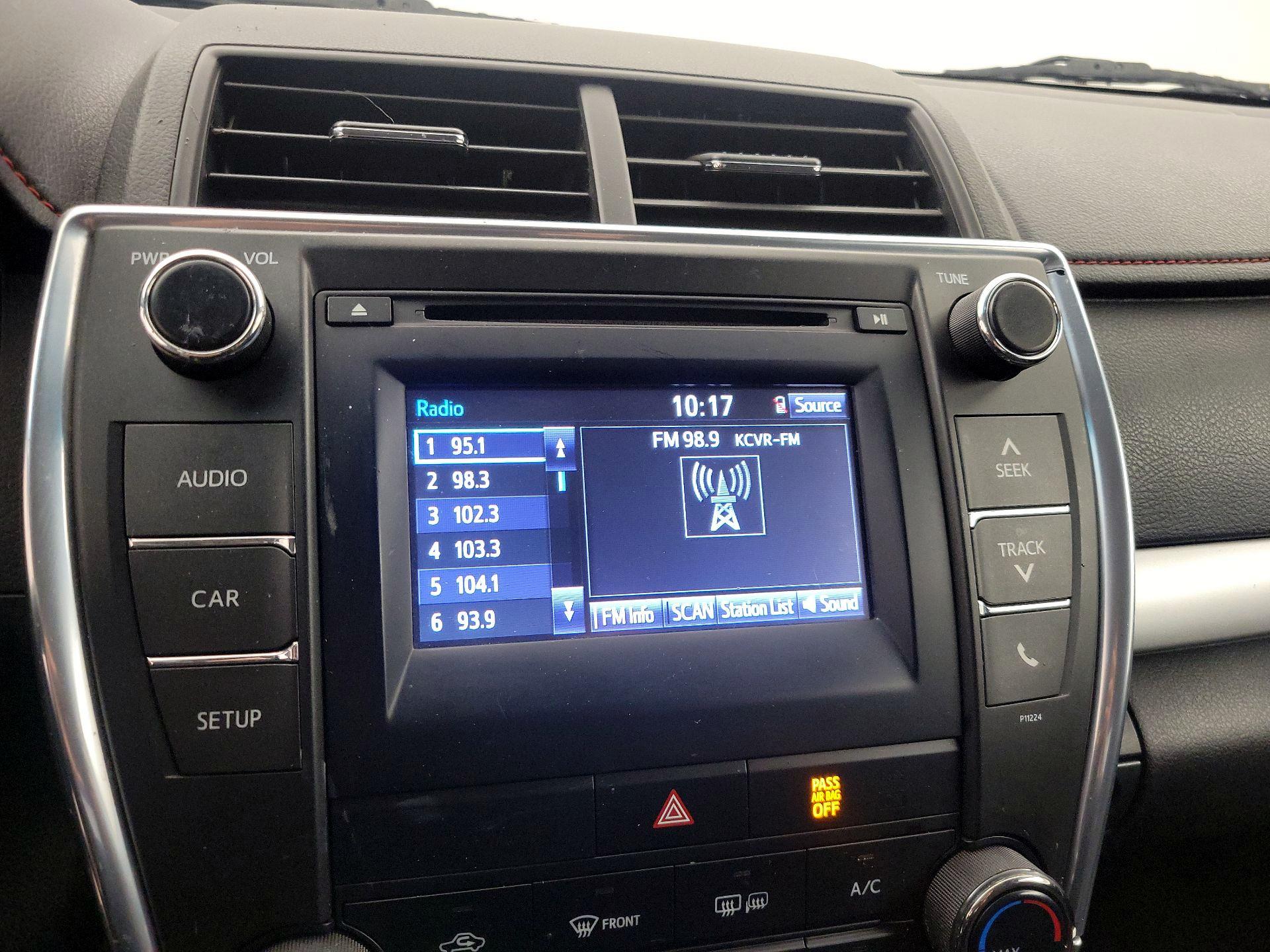Thumbnail: 2016 Toyota Camry - 15