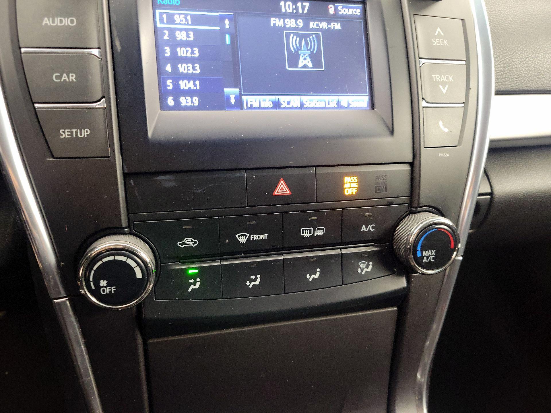 Thumbnail: 2016 Toyota Camry - 16