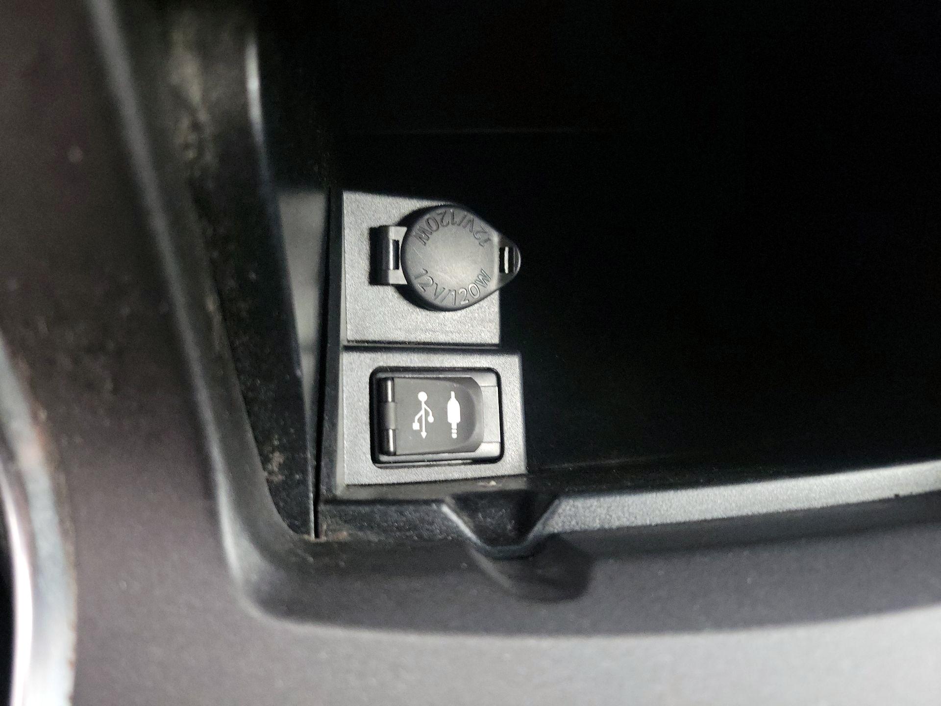Thumbnail: 2016 Toyota Camry - 18