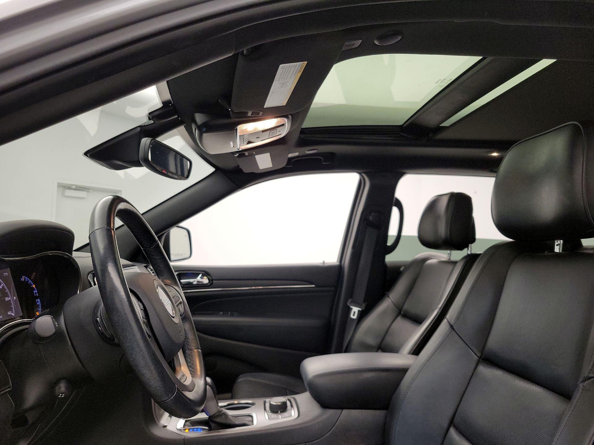 Thumbnail: 2020 Jeep Grand Cherokee - 20