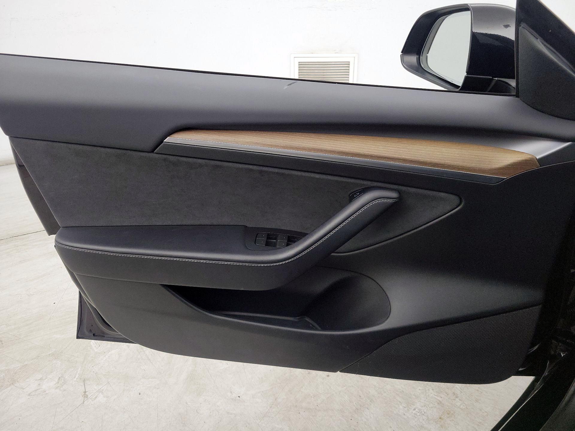 Thumbnail: 2023 Tesla Model 3 - 12