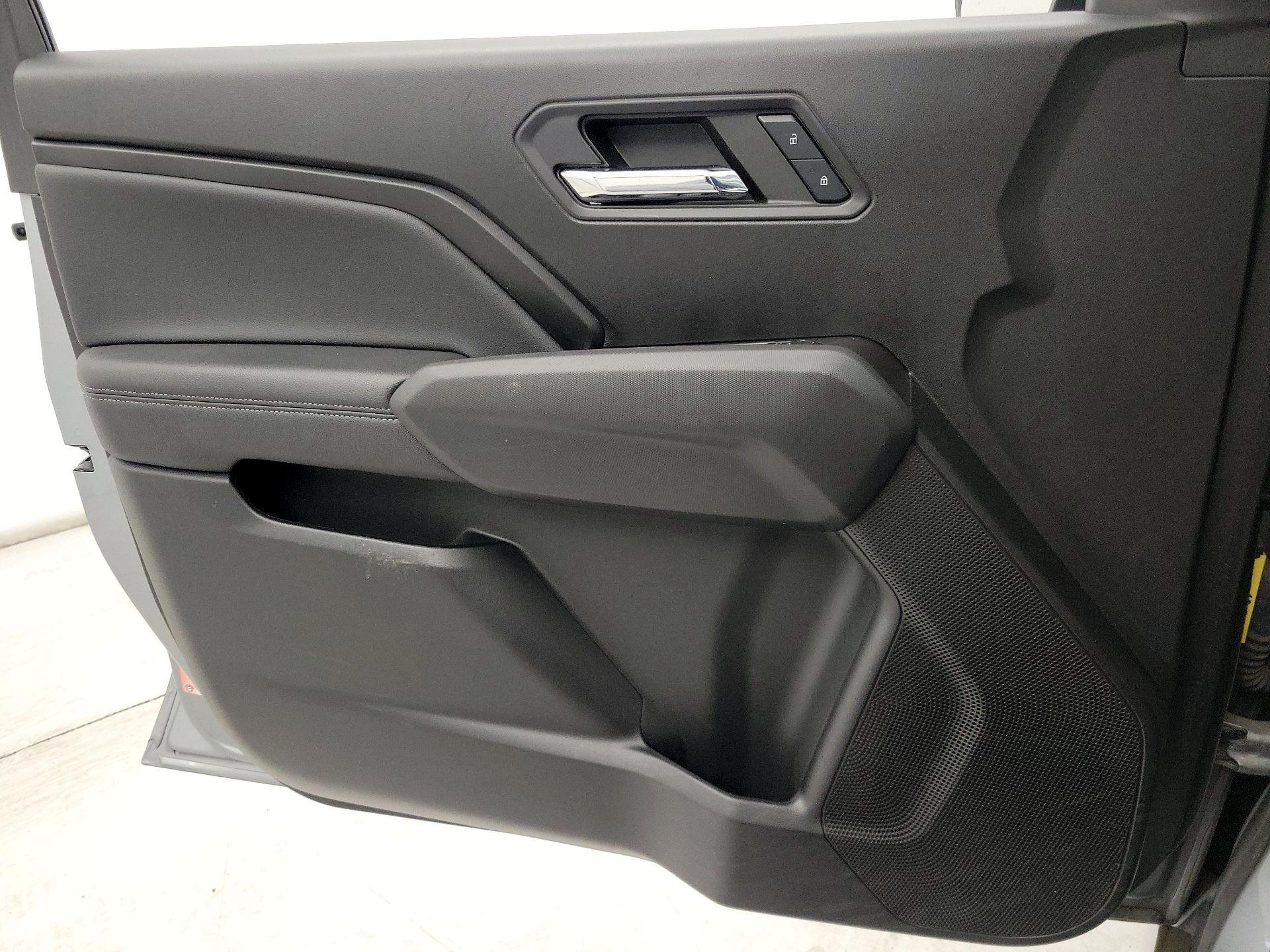 Thumbnail: 2023 Chevrolet Colorado - 12