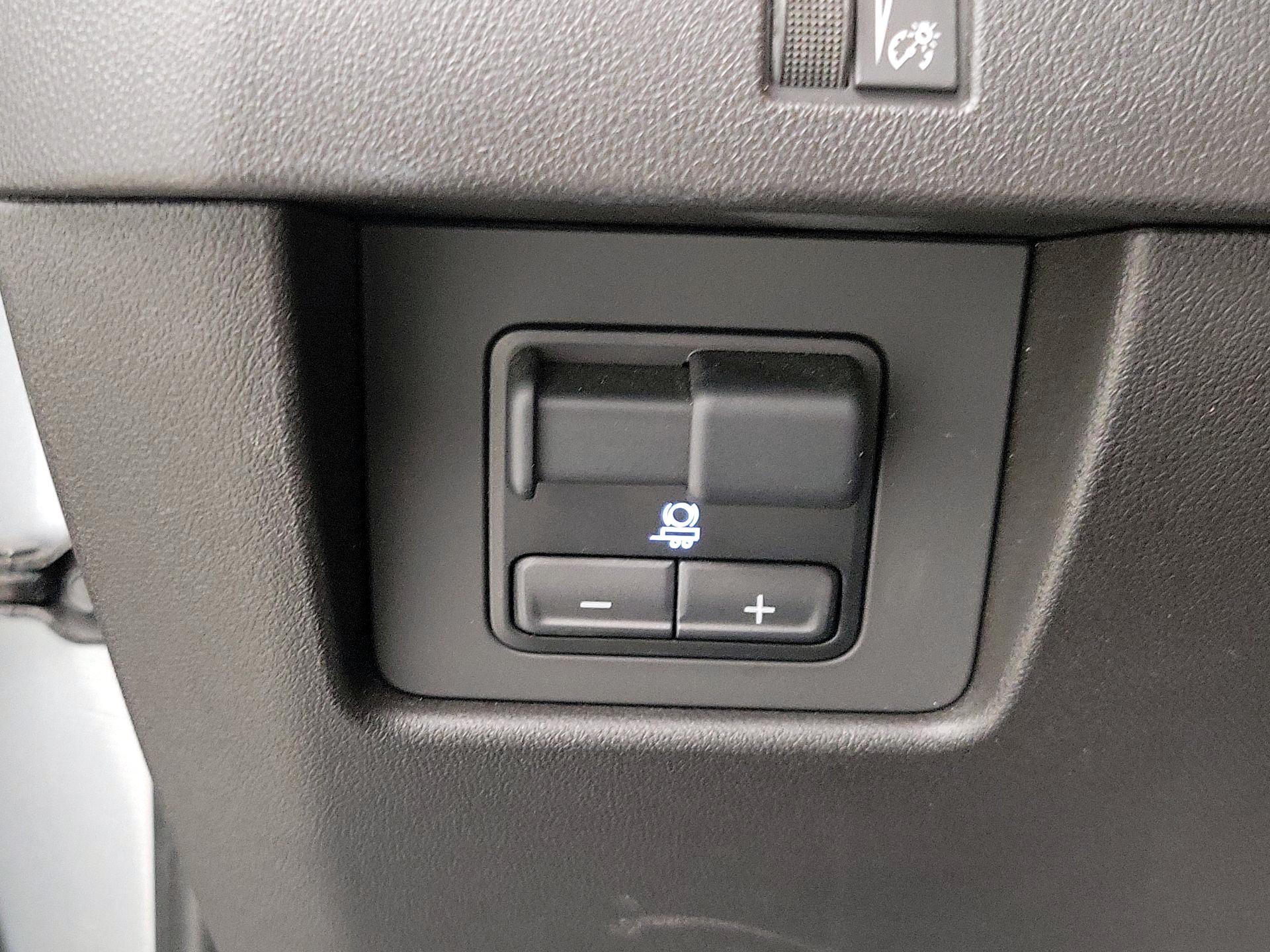 Thumbnail: 2023 Chevrolet Colorado - 13