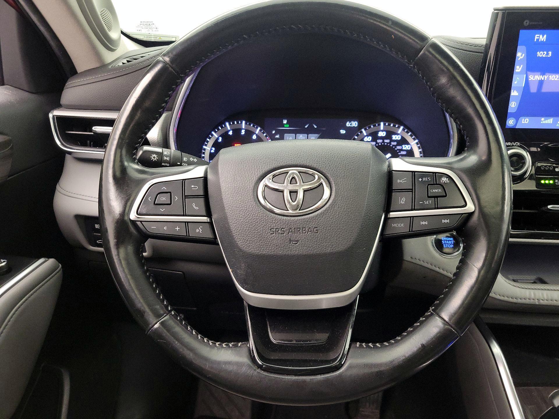 Thumbnail: 2022 Toyota Highlander - 10