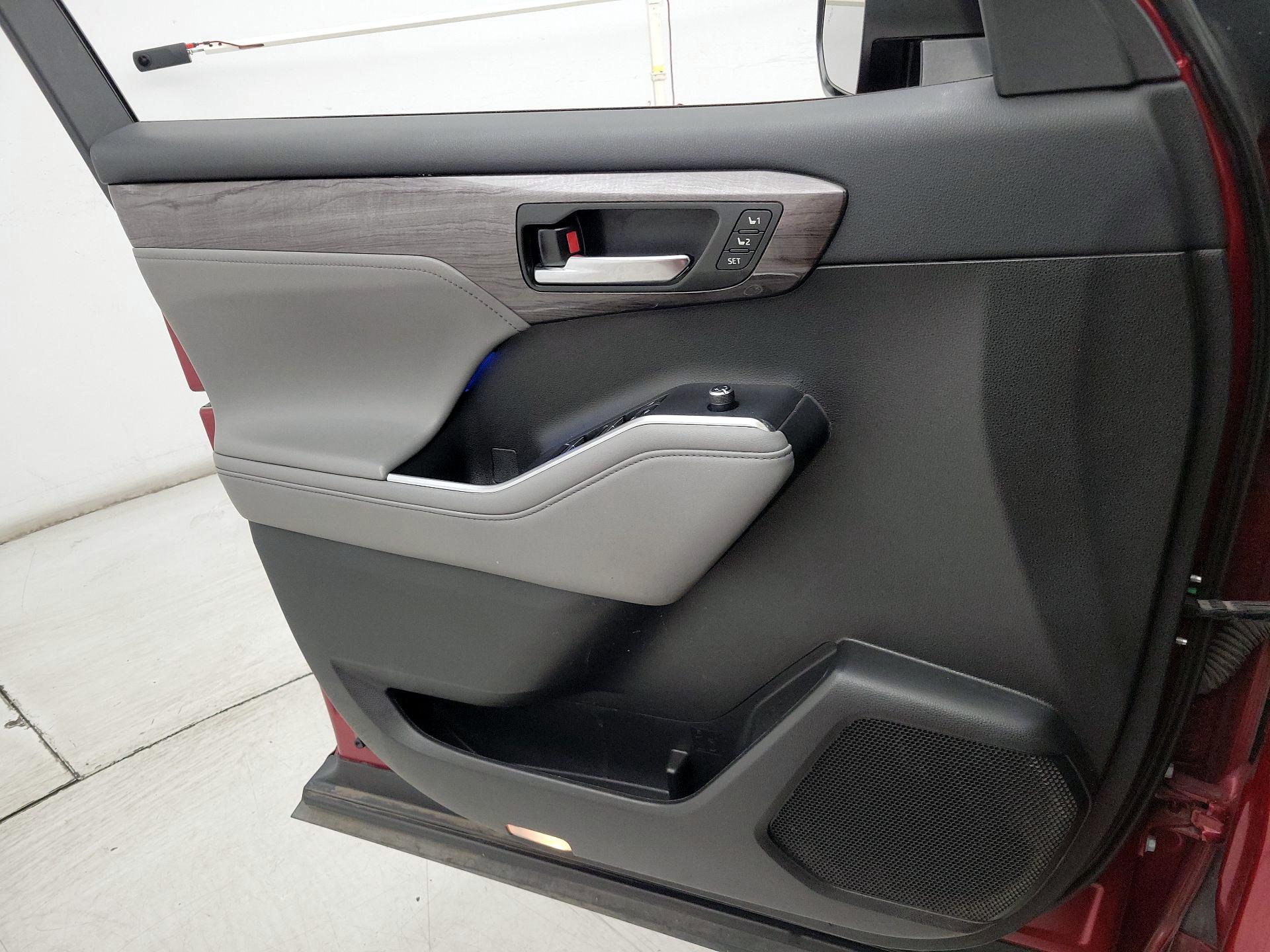 Thumbnail: 2022 Toyota Highlander - 12