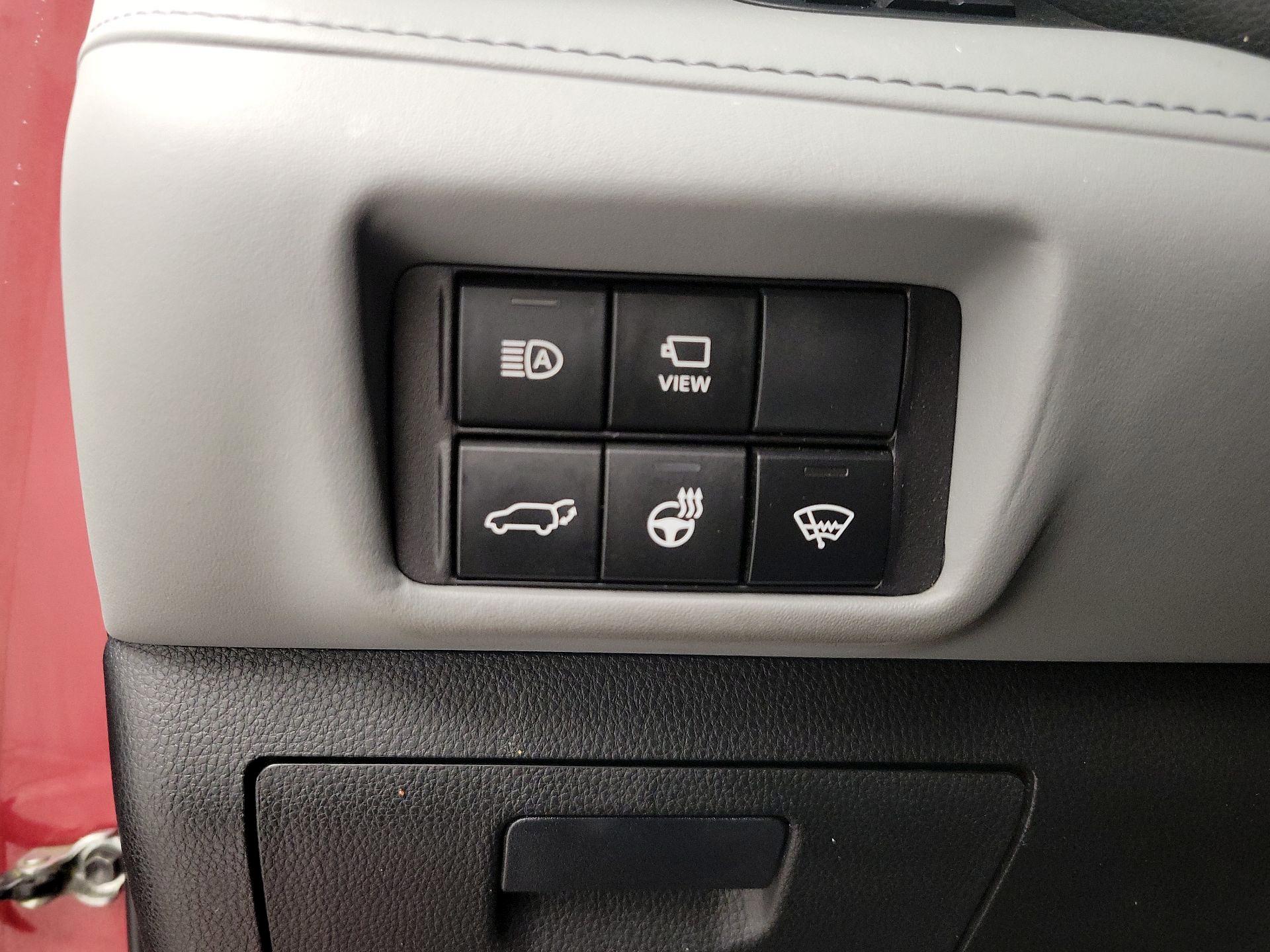 Thumbnail: 2022 Toyota Highlander - 13