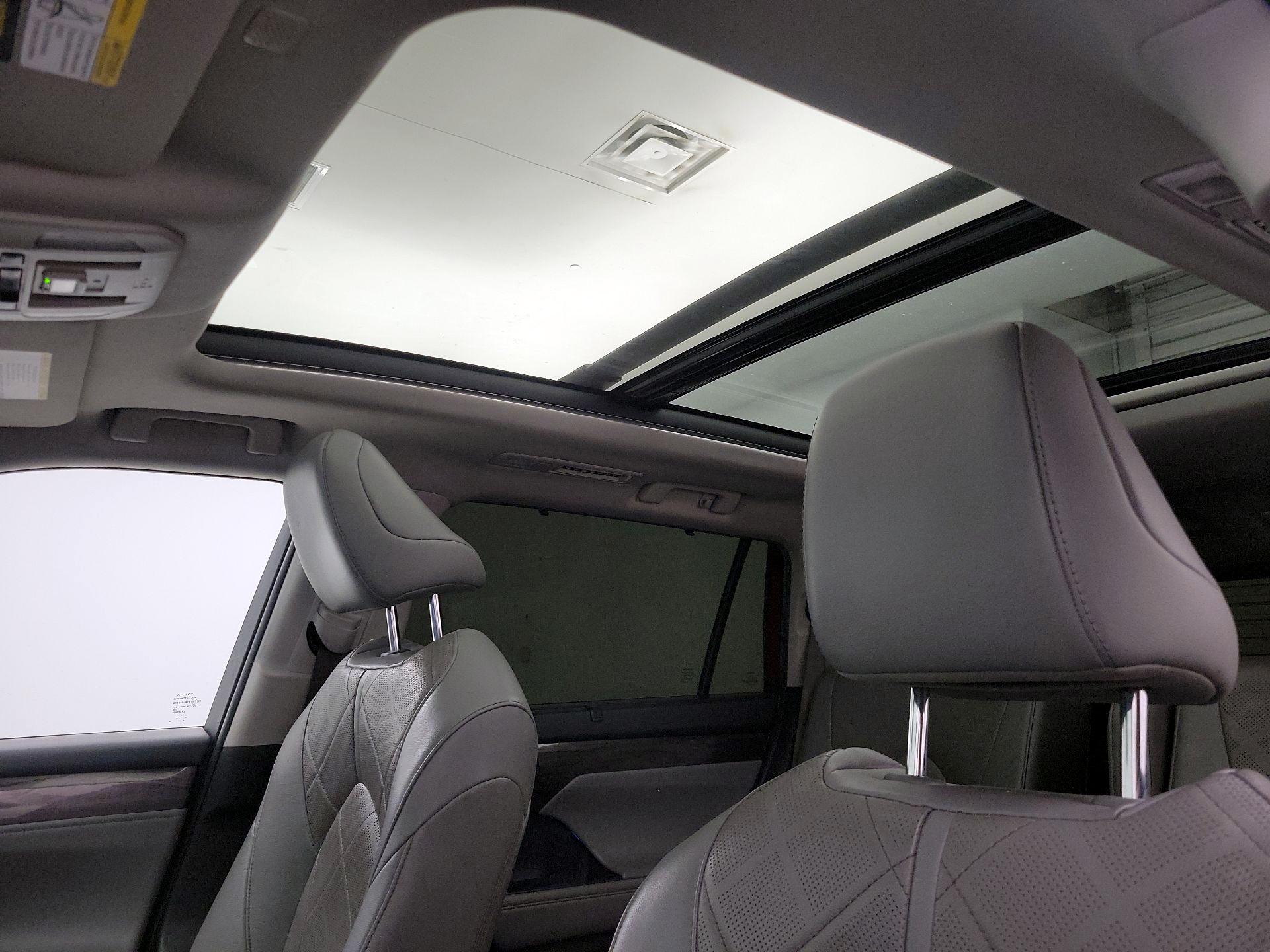 Thumbnail: 2022 Toyota Highlander - 19