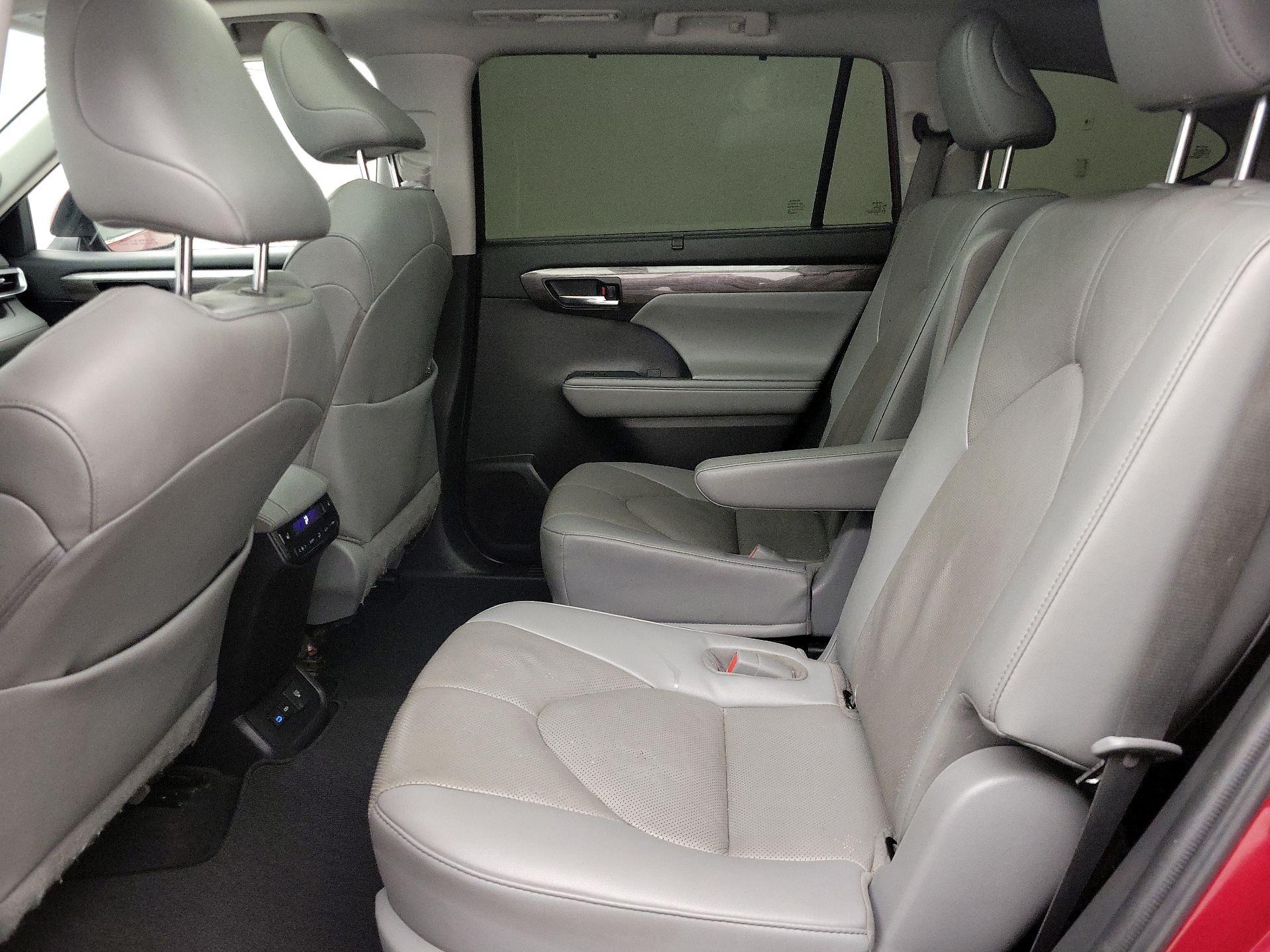 Thumbnail: 2022 Toyota Highlander - 20