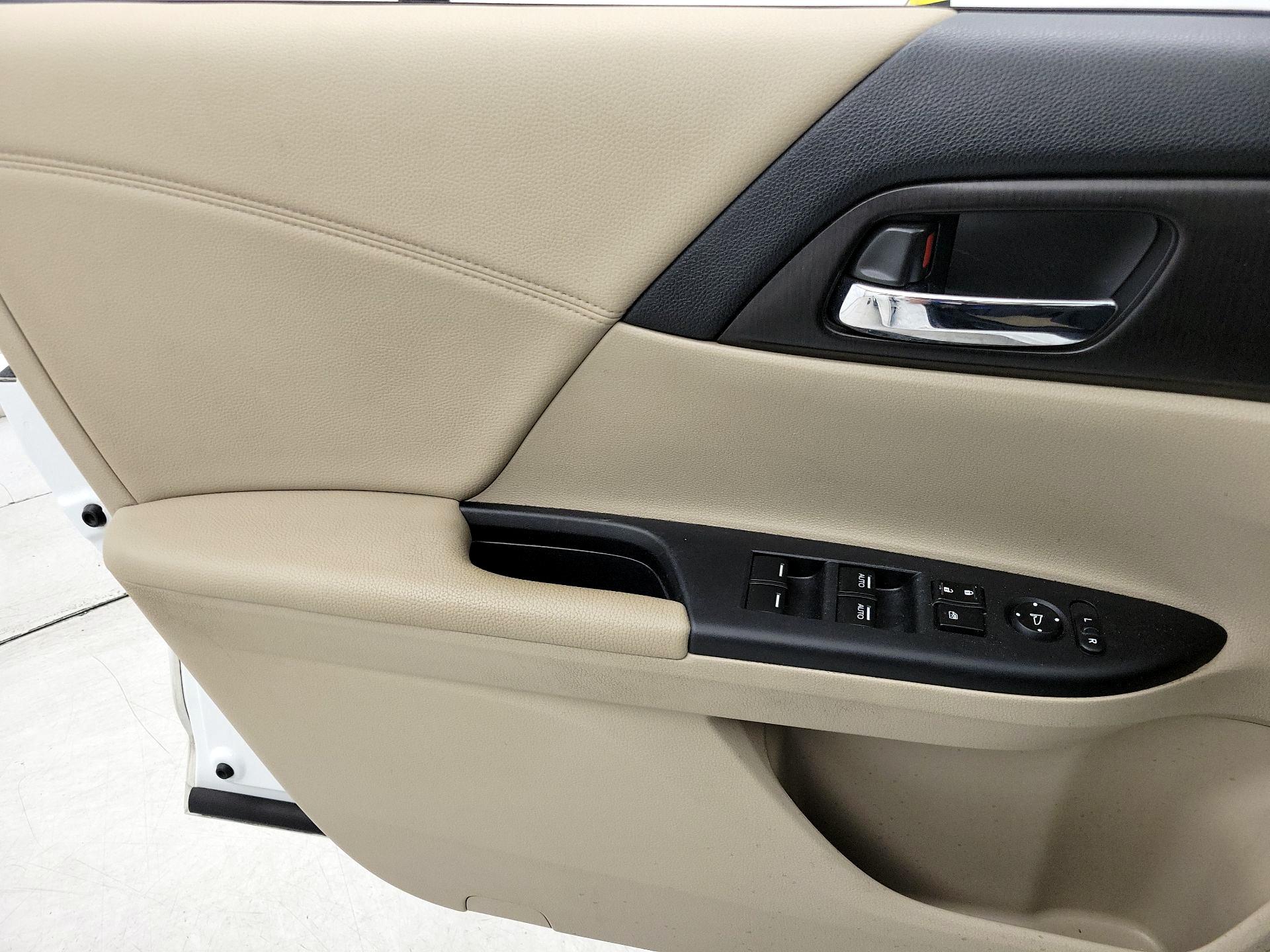 Thumbnail: 2015 Honda Accord - 12