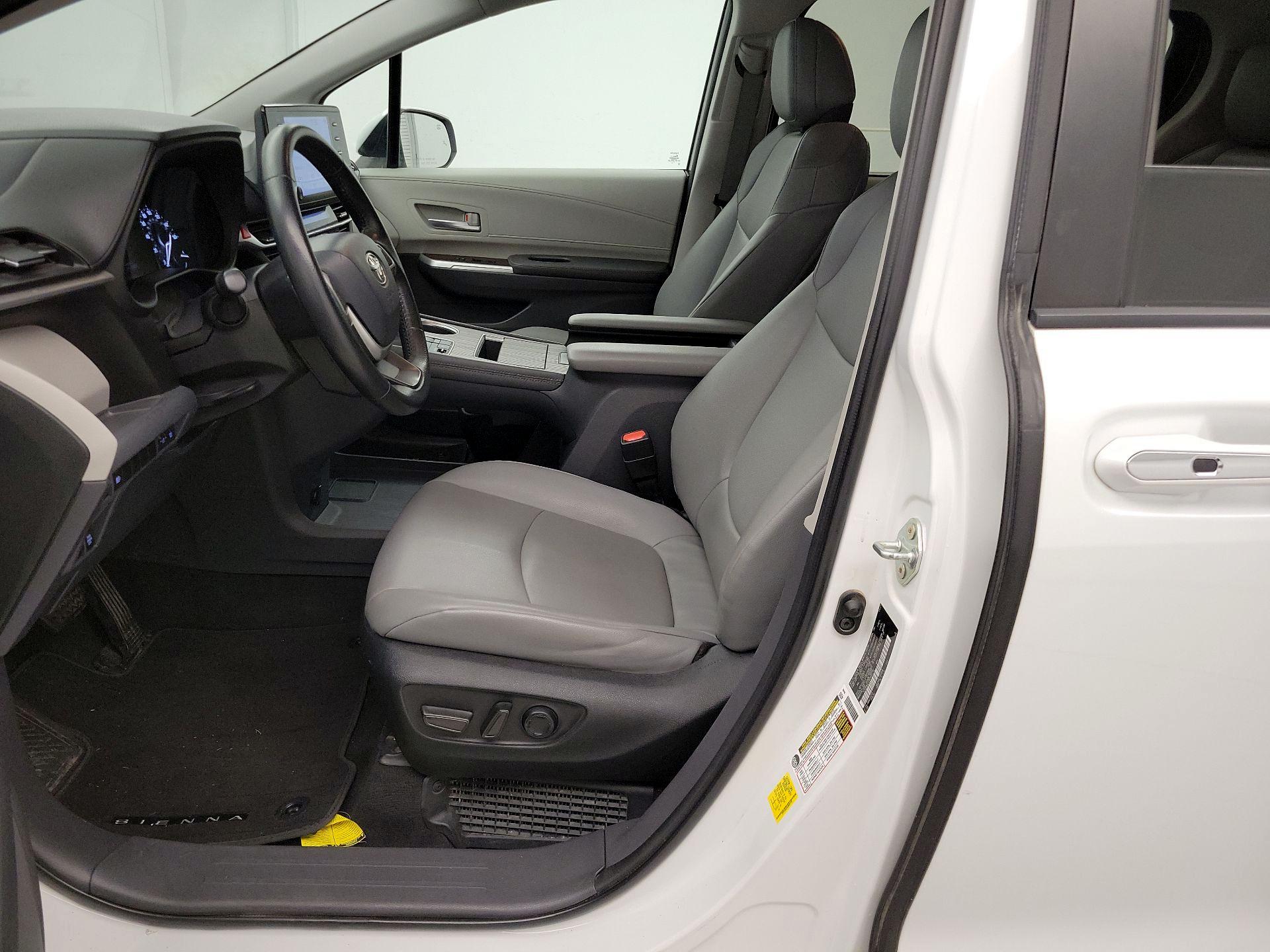 Thumbnail: 2022 Toyota Sienna - 11