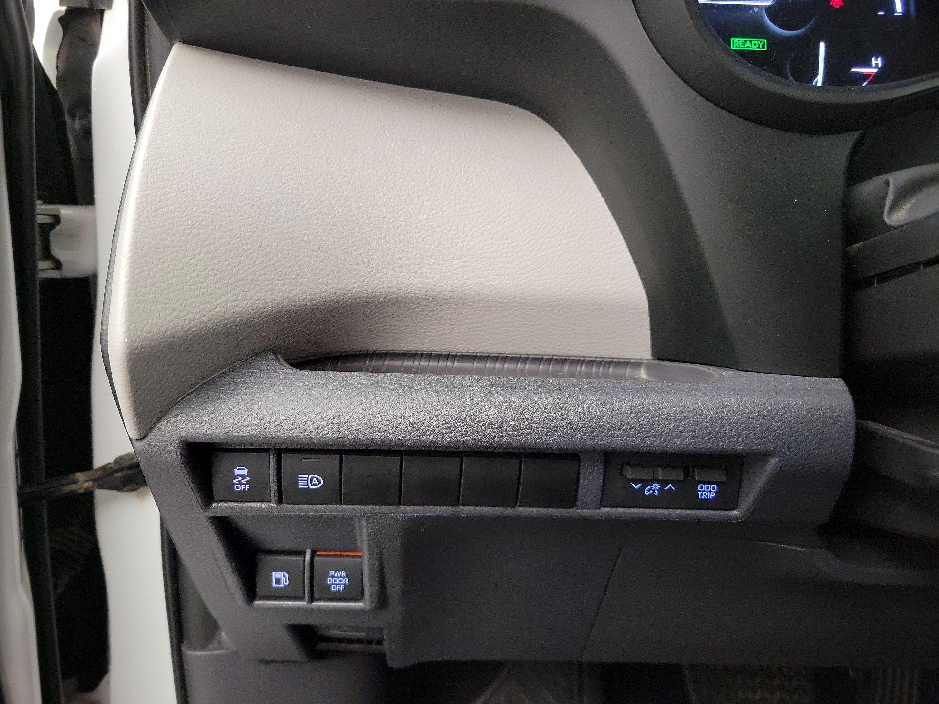 Thumbnail: 2022 Toyota Sienna - 13