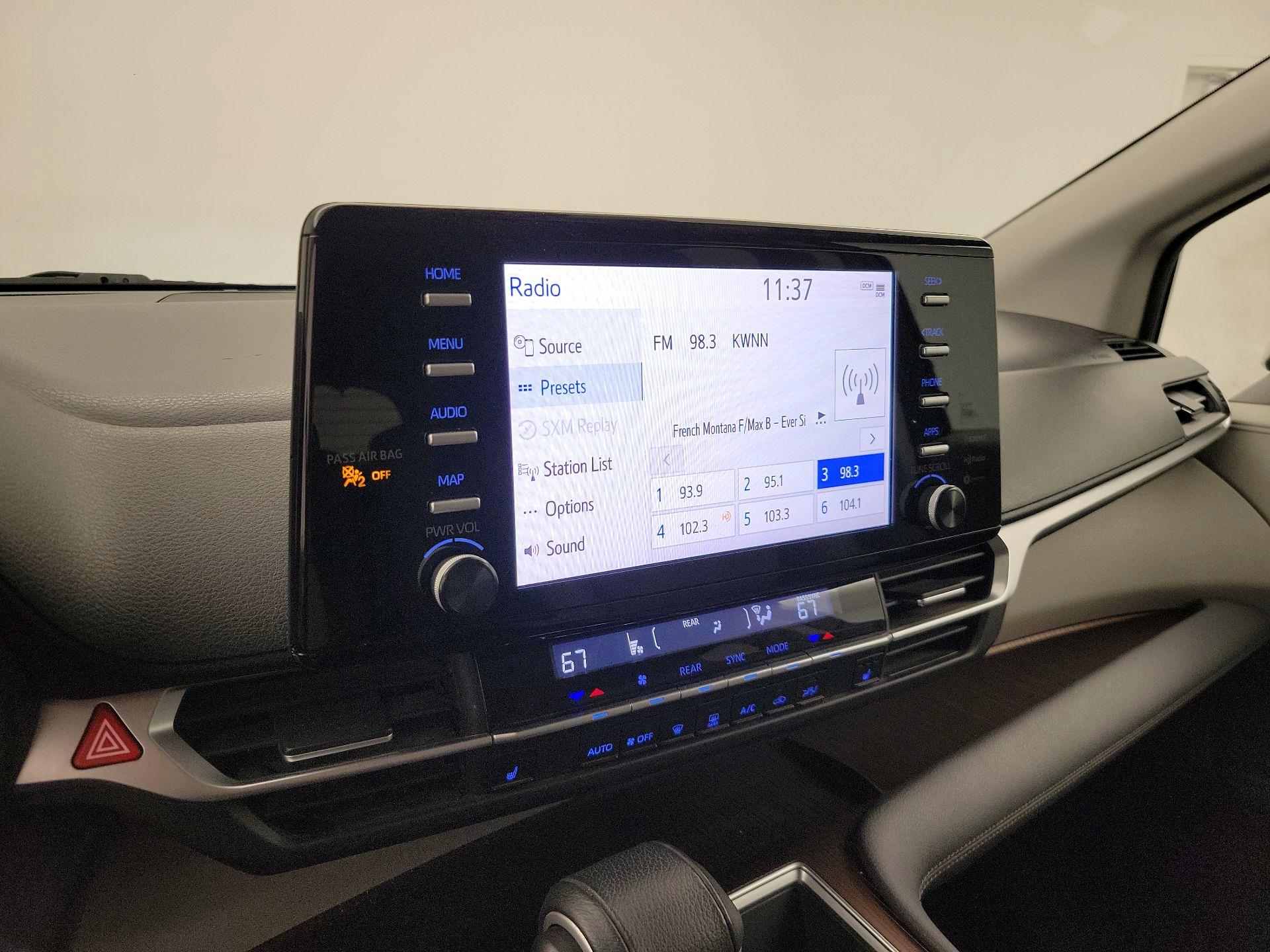 Thumbnail: 2022 Toyota Sienna - 15