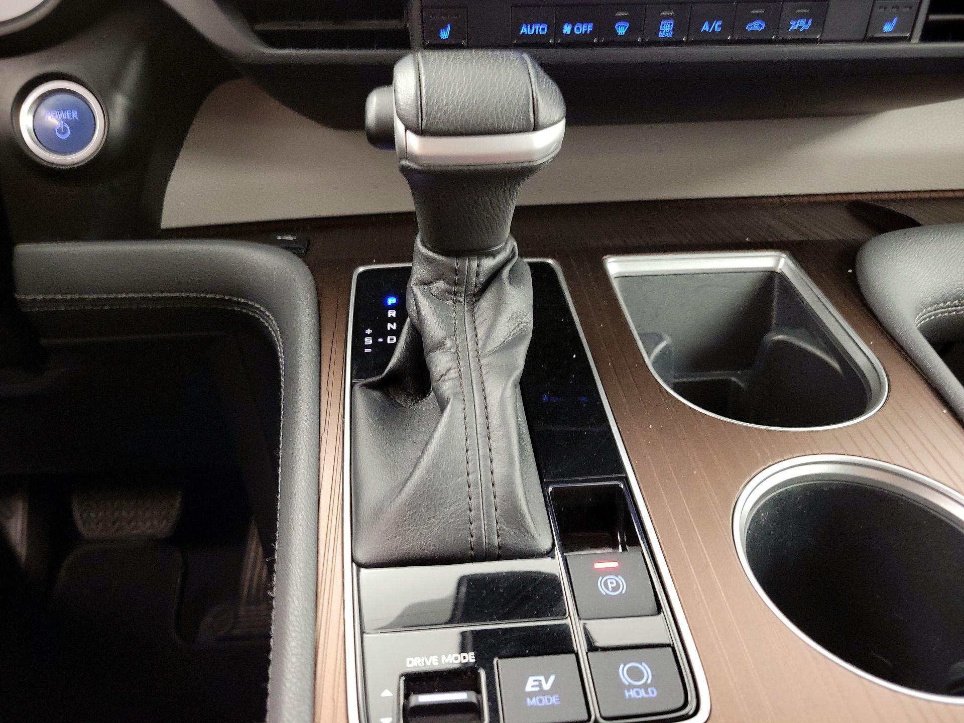 Thumbnail: 2022 Toyota Sienna - 17