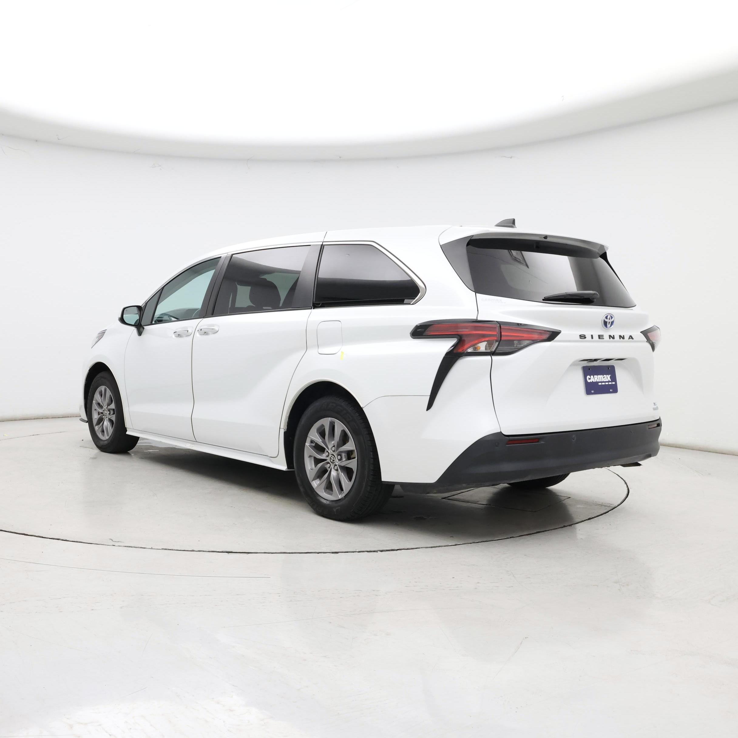 Thumbnail: 2022 Toyota Sienna - 2