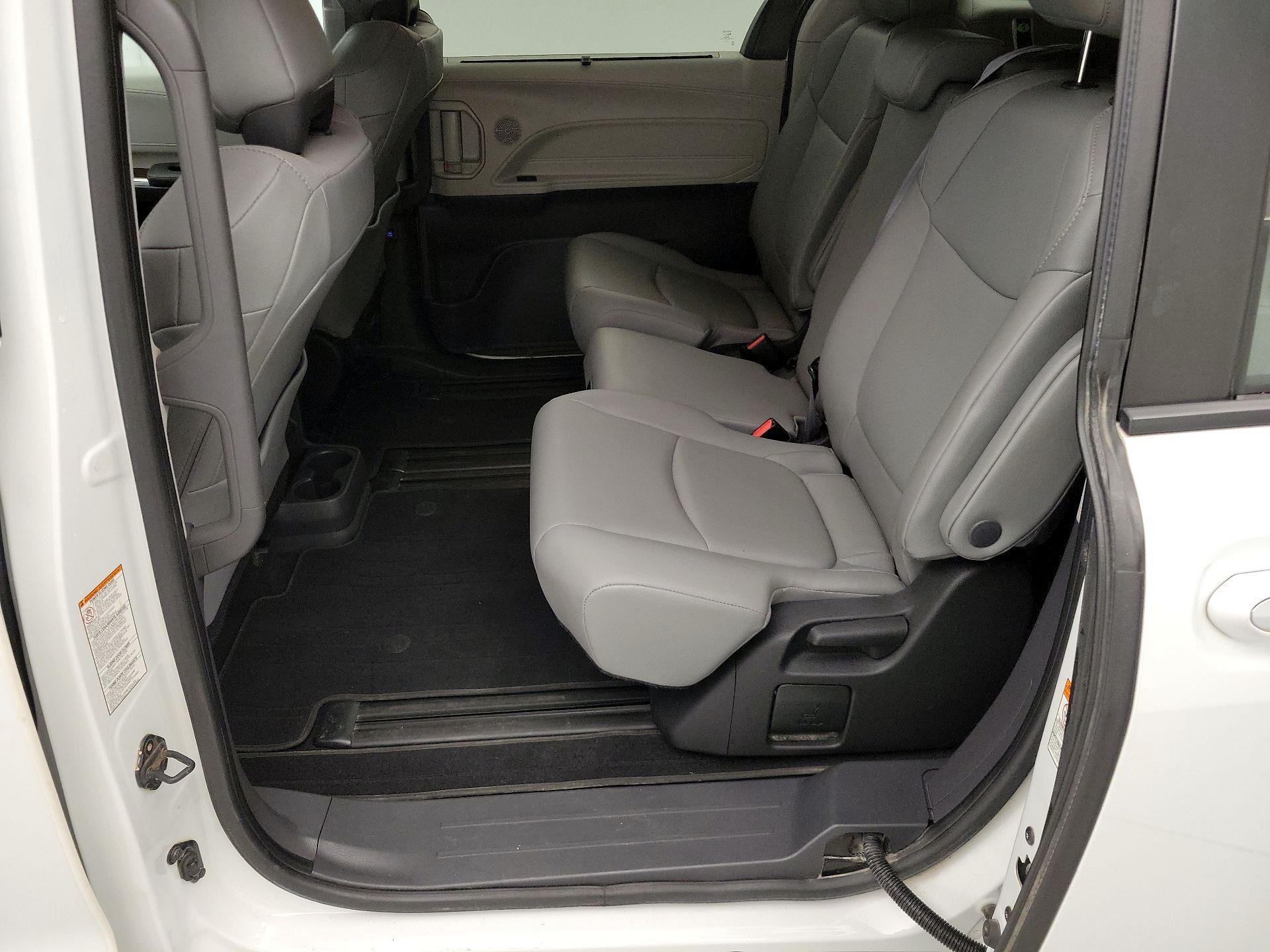 Thumbnail: 2022 Toyota Sienna - 20