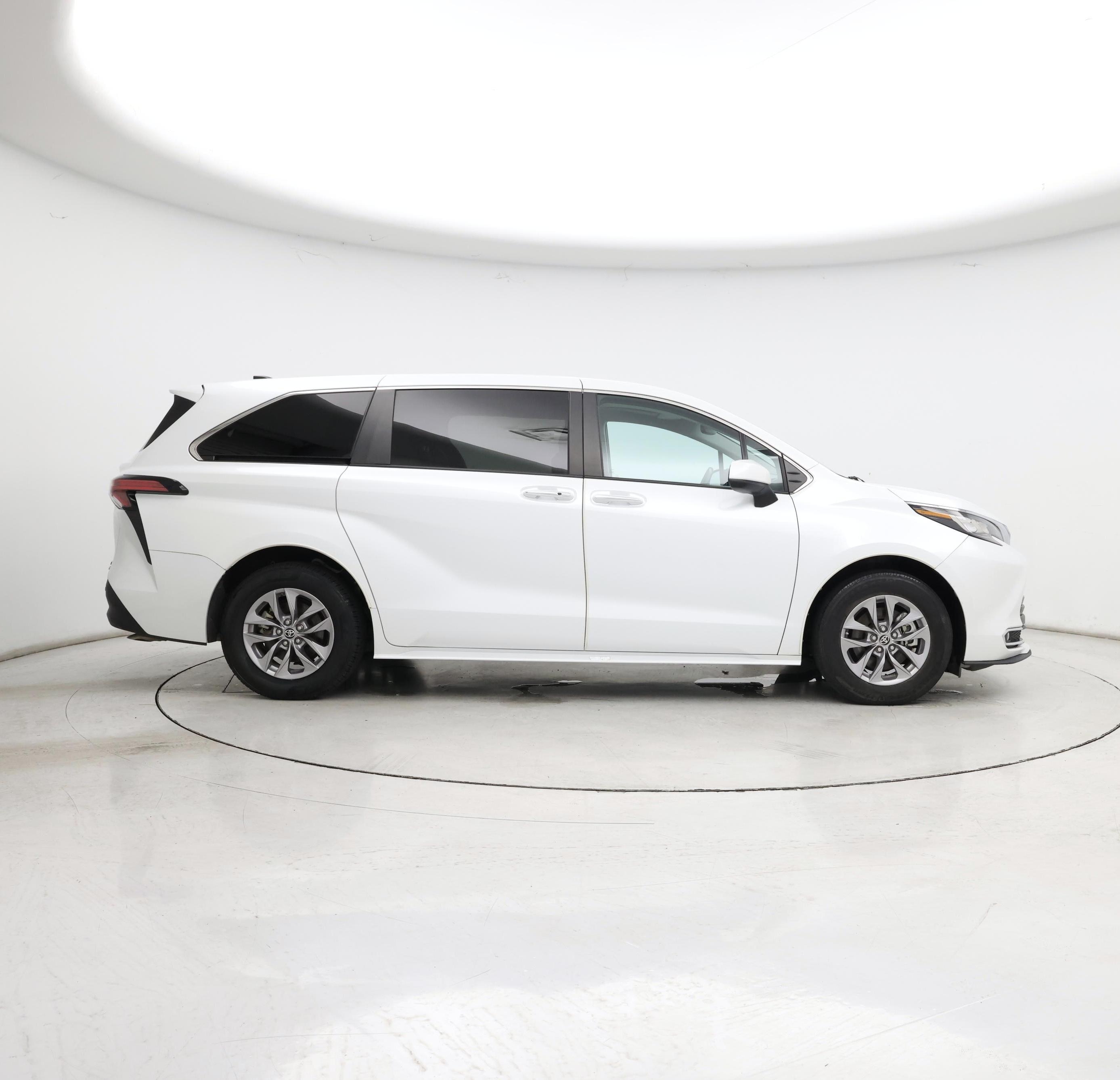 Thumbnail: 2022 Toyota Sienna - 7