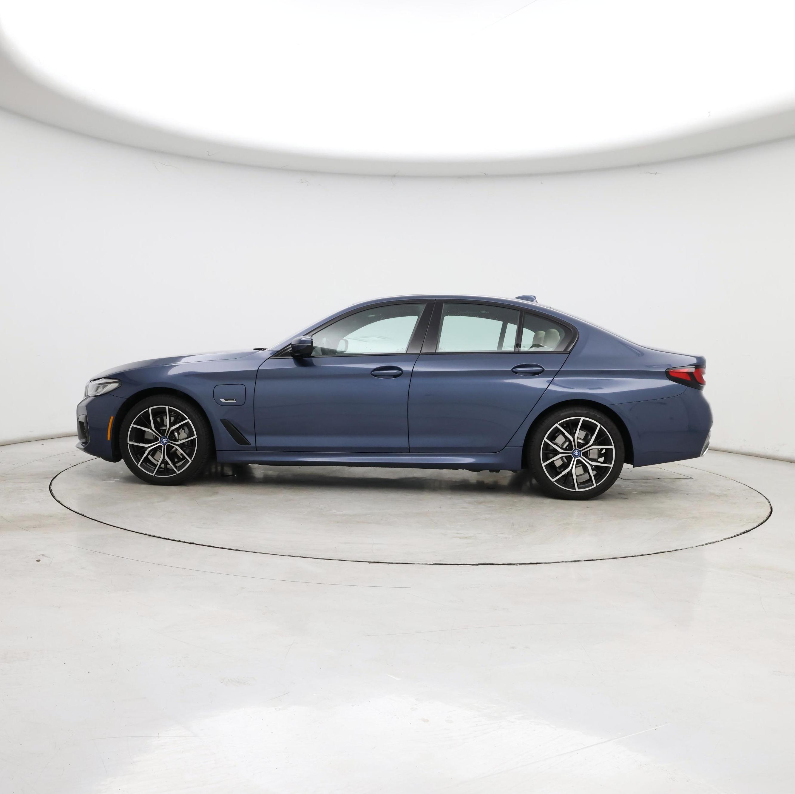 Thumbnail: 2023 BMW 5 Series - 3