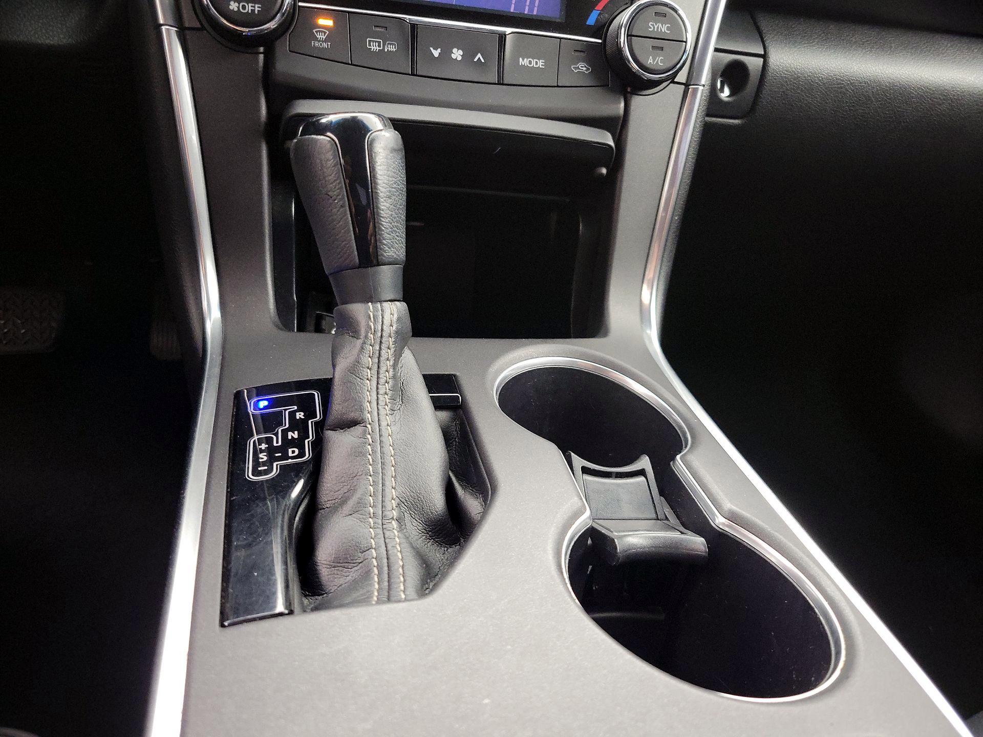 Thumbnail: 2015 Toyota Camry - 18