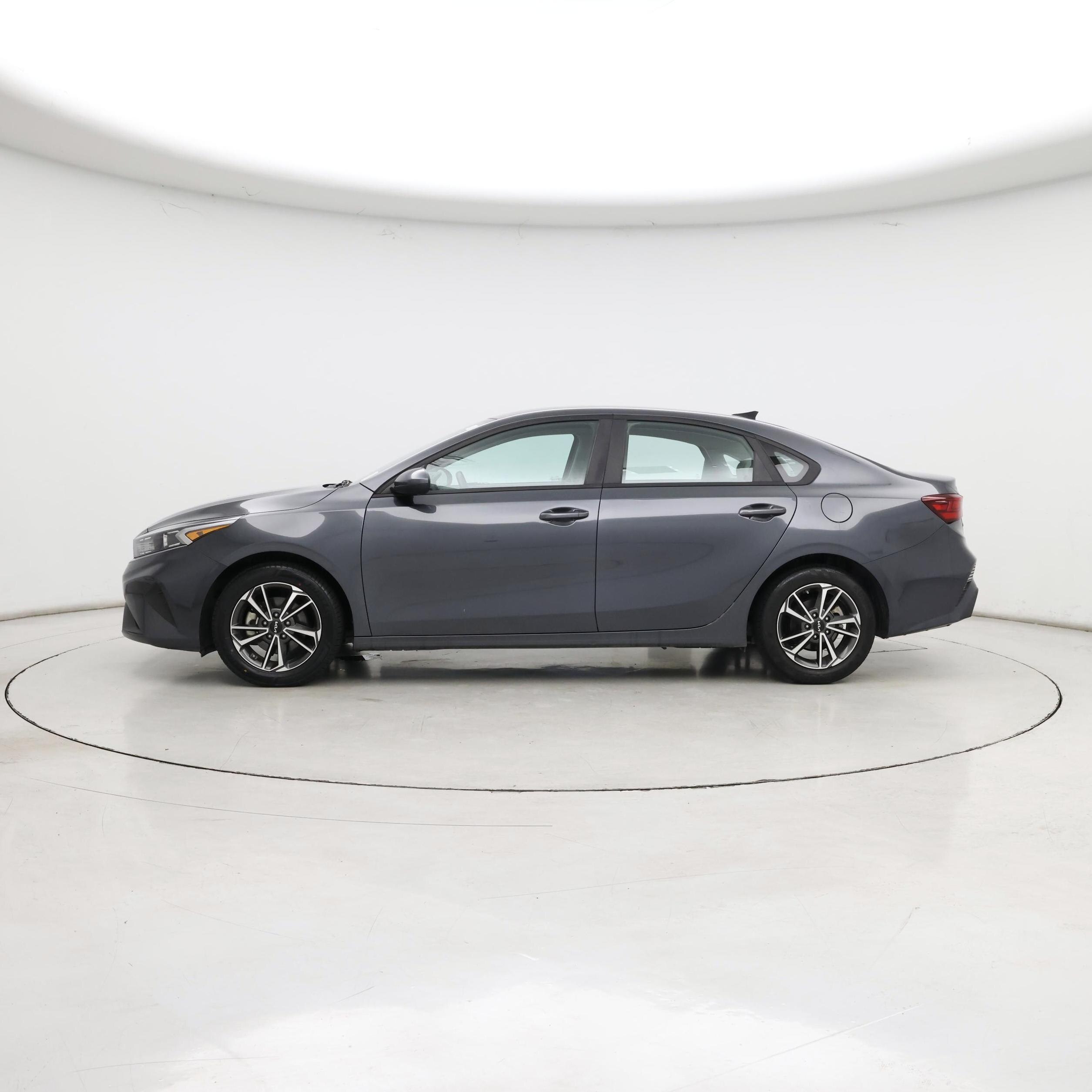 Thumbnail: 2023 Kia Forte - 3