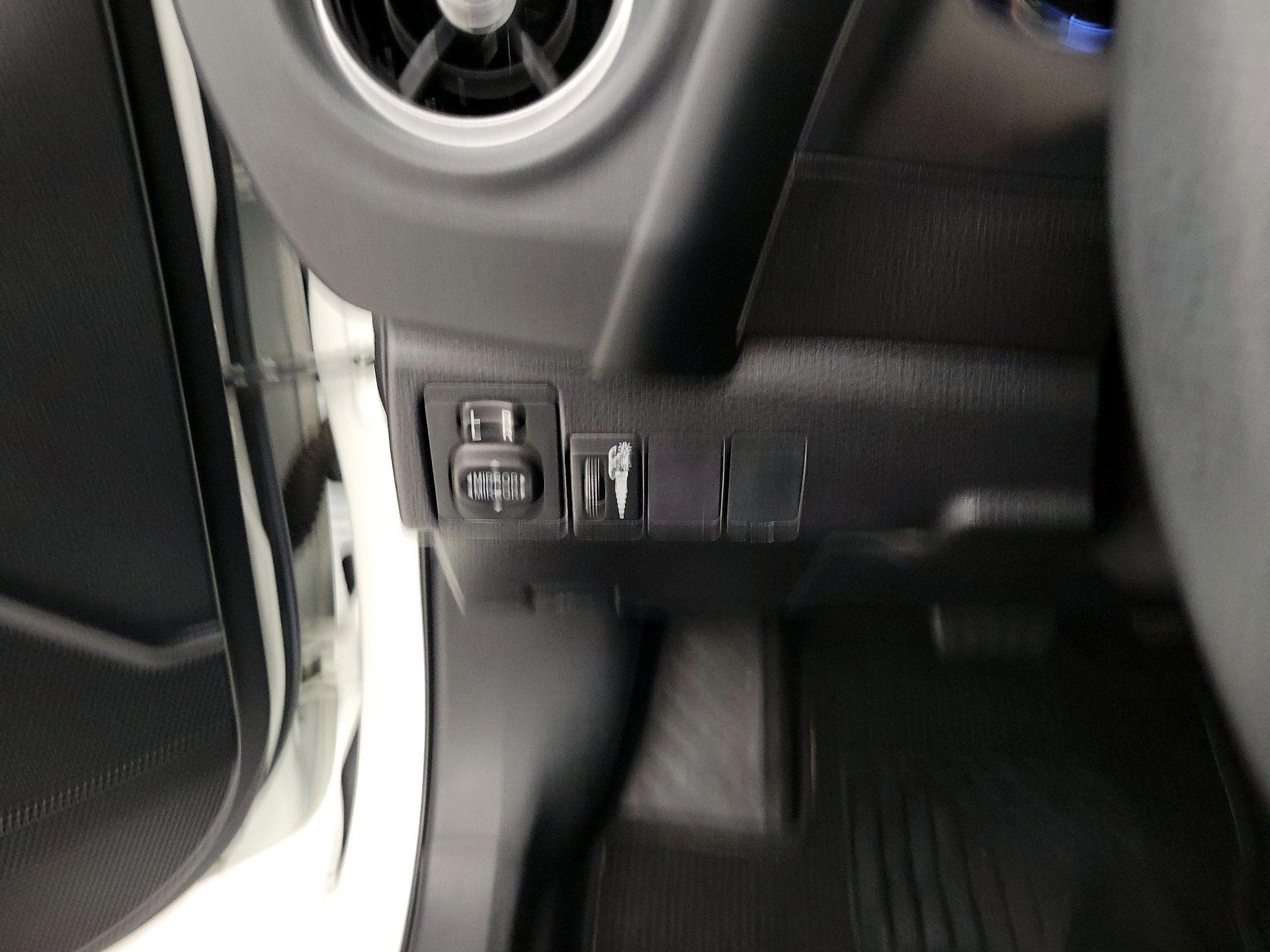 Thumbnail: 2018 Toyota Corolla - 13