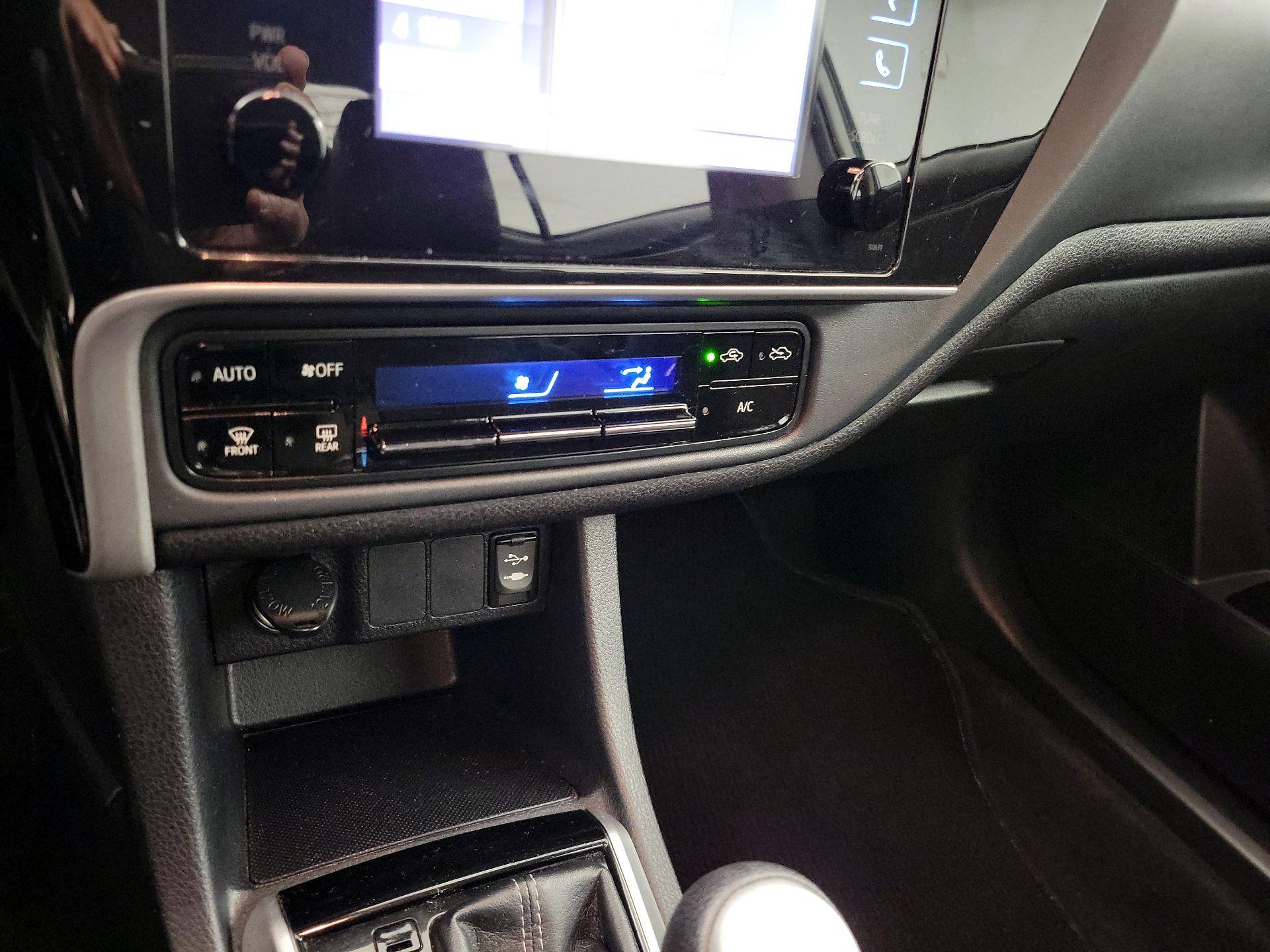 Thumbnail: 2018 Toyota Corolla - 16