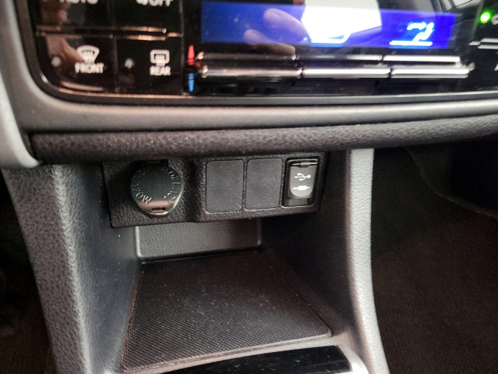 Thumbnail: 2018 Toyota Corolla - 18